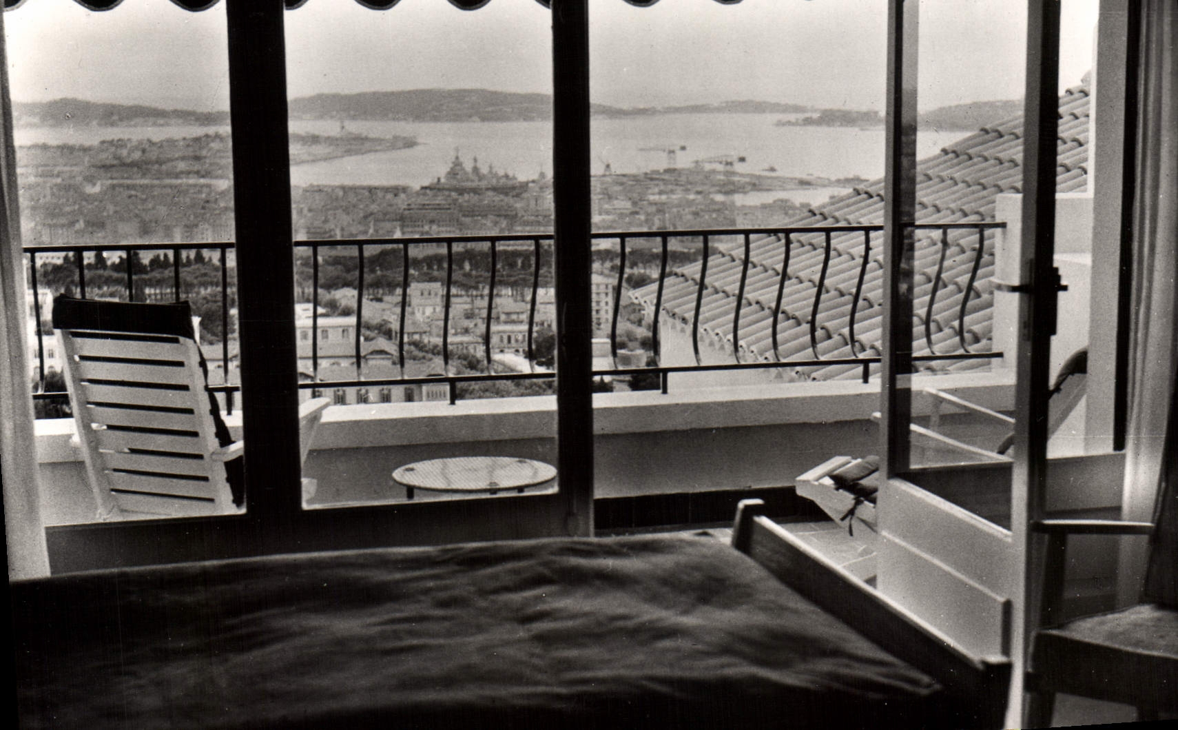 CPSM Vue prise d'un Studio de La Tour Blanche L'Hotel Restaurant 