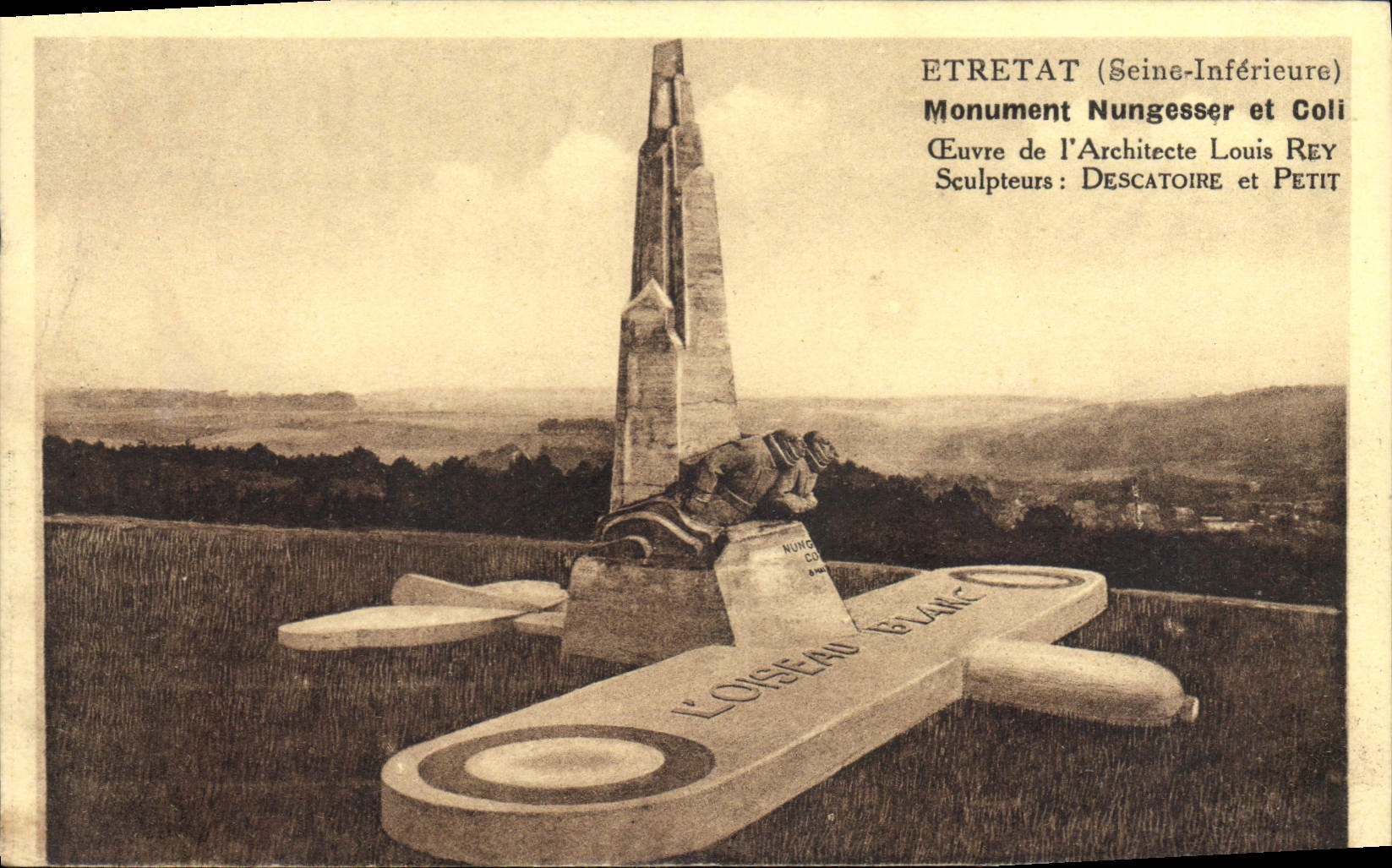 CPA Etretat Seine Inferieure Monument Nungesser et Coli Ceuvre de l'Architecte Louis Rey Sculpteurs