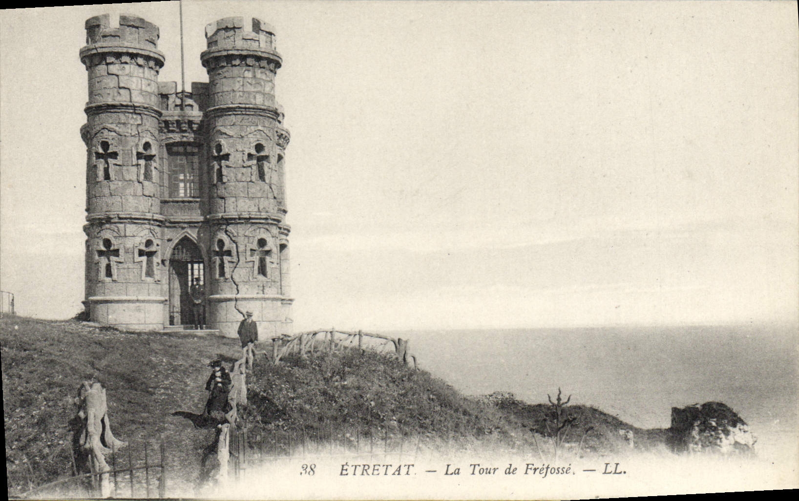 CPA Etretat la tour de Frefosse 