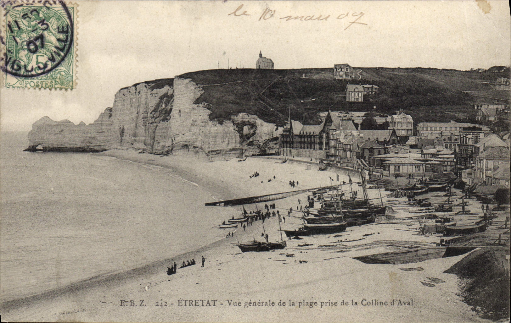 CPA Etretat vue generale de la plage prise de la Colline d'Aval 