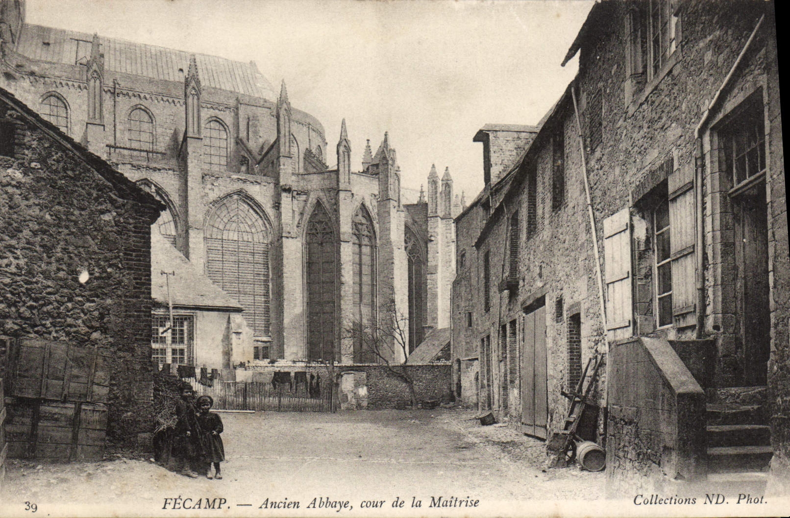 CPA Fecamp Ancien Abbaye Cour de la Maitrise