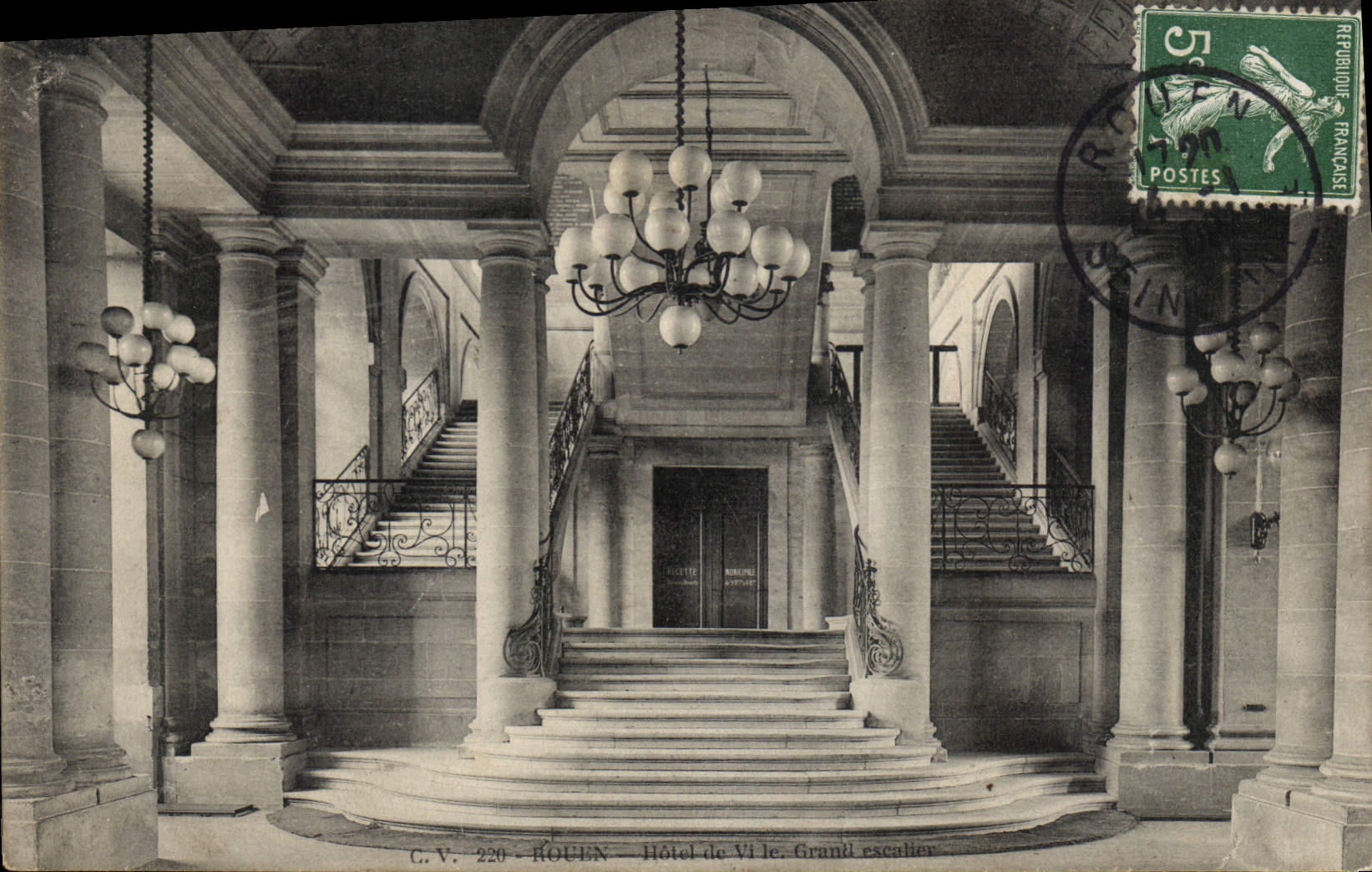CPA Rouen hotel de Ville grand Escalier 