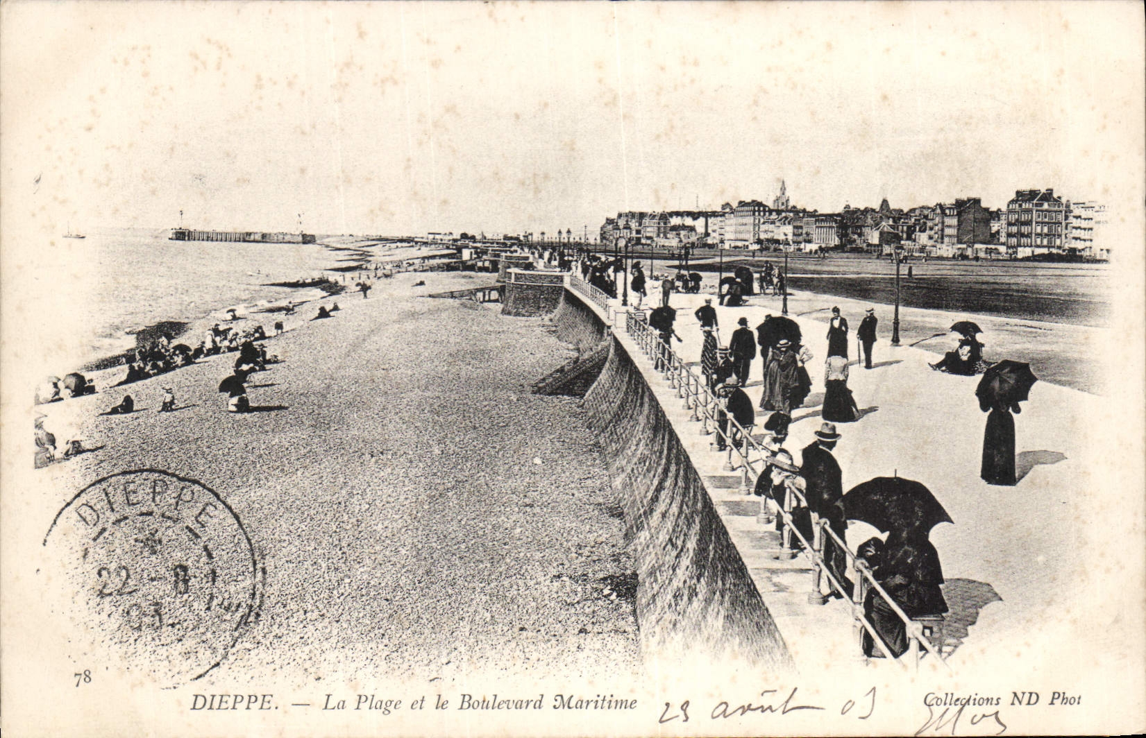 CPA Dieppe la plage et le boulevard Maritime