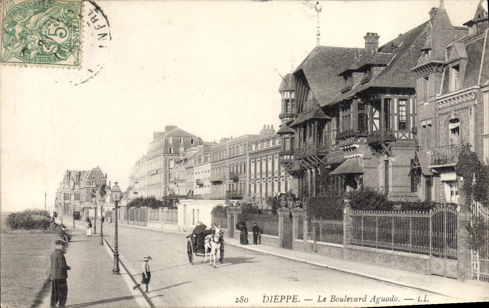 CPA Dieppe le Boulevard Aguado 