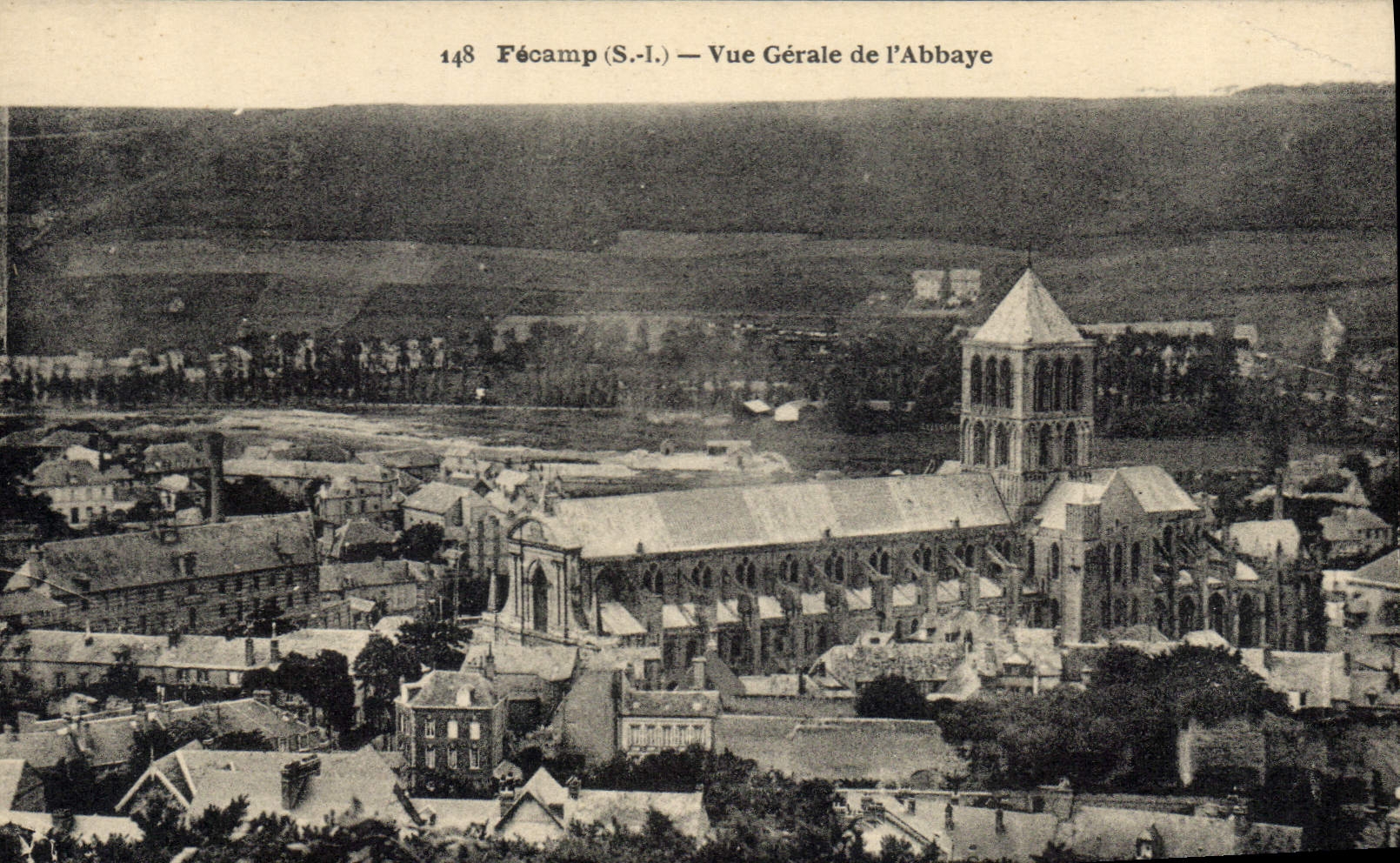CPA Fecamp S I vue Gerale de l'Abbaye 