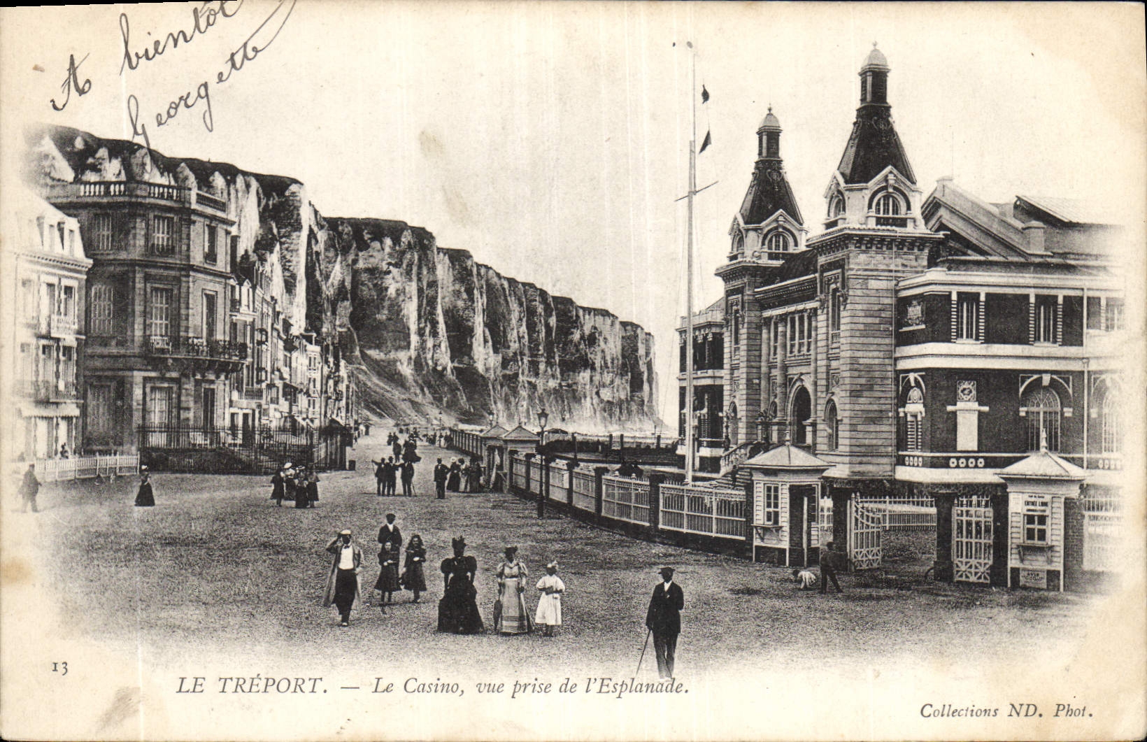 CPA Le Treport le casino vue prise de l'Esplanade