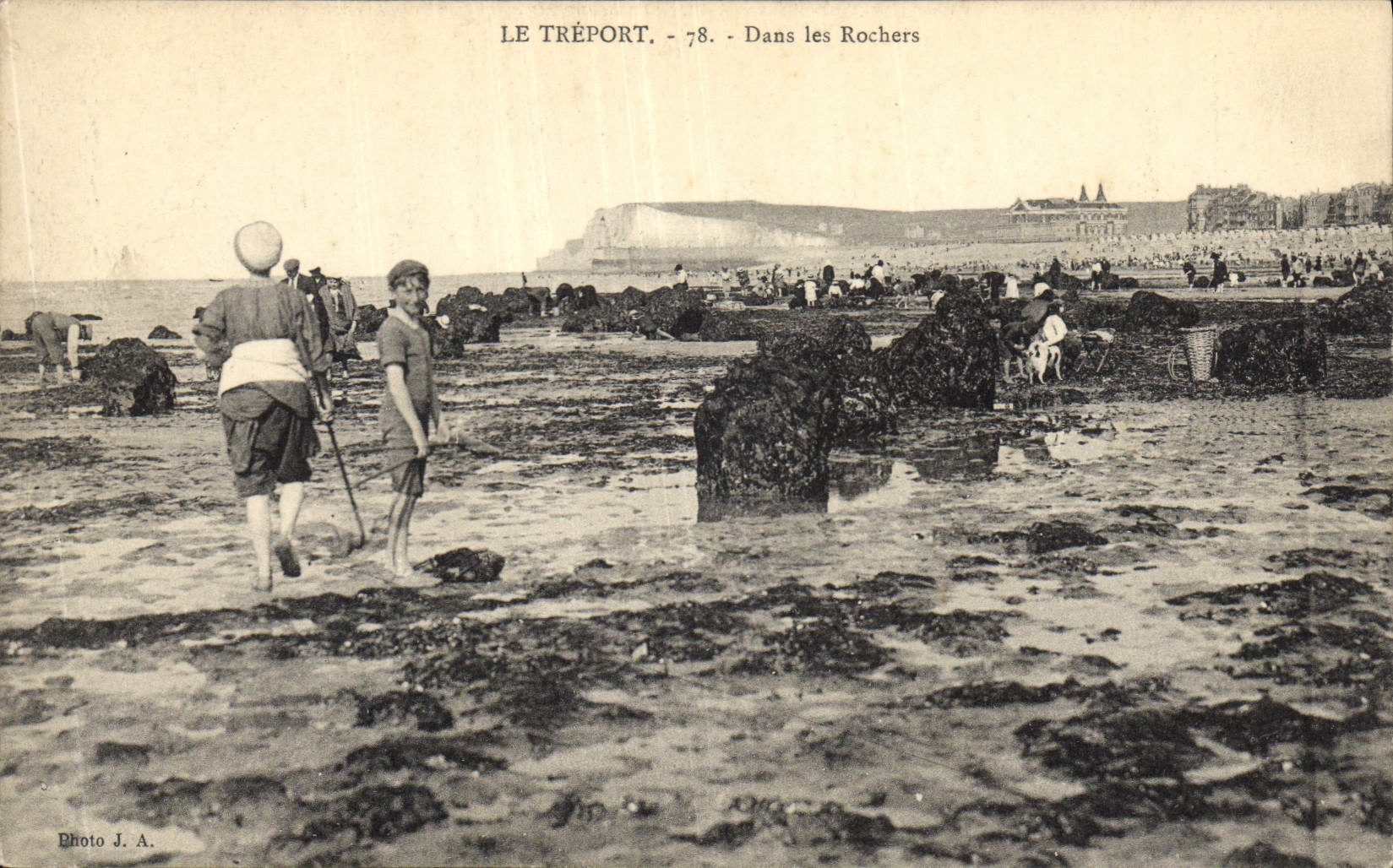 CPA Le Treport dans les Roches 