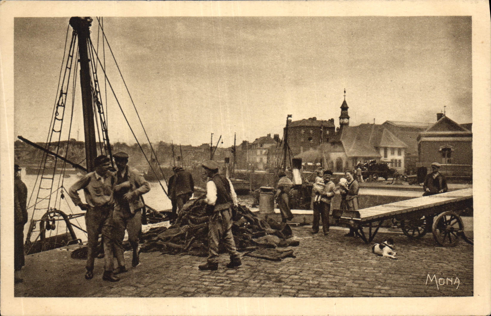 CPA Dieppe l'avant port preu de la Polssonnerie de Gros