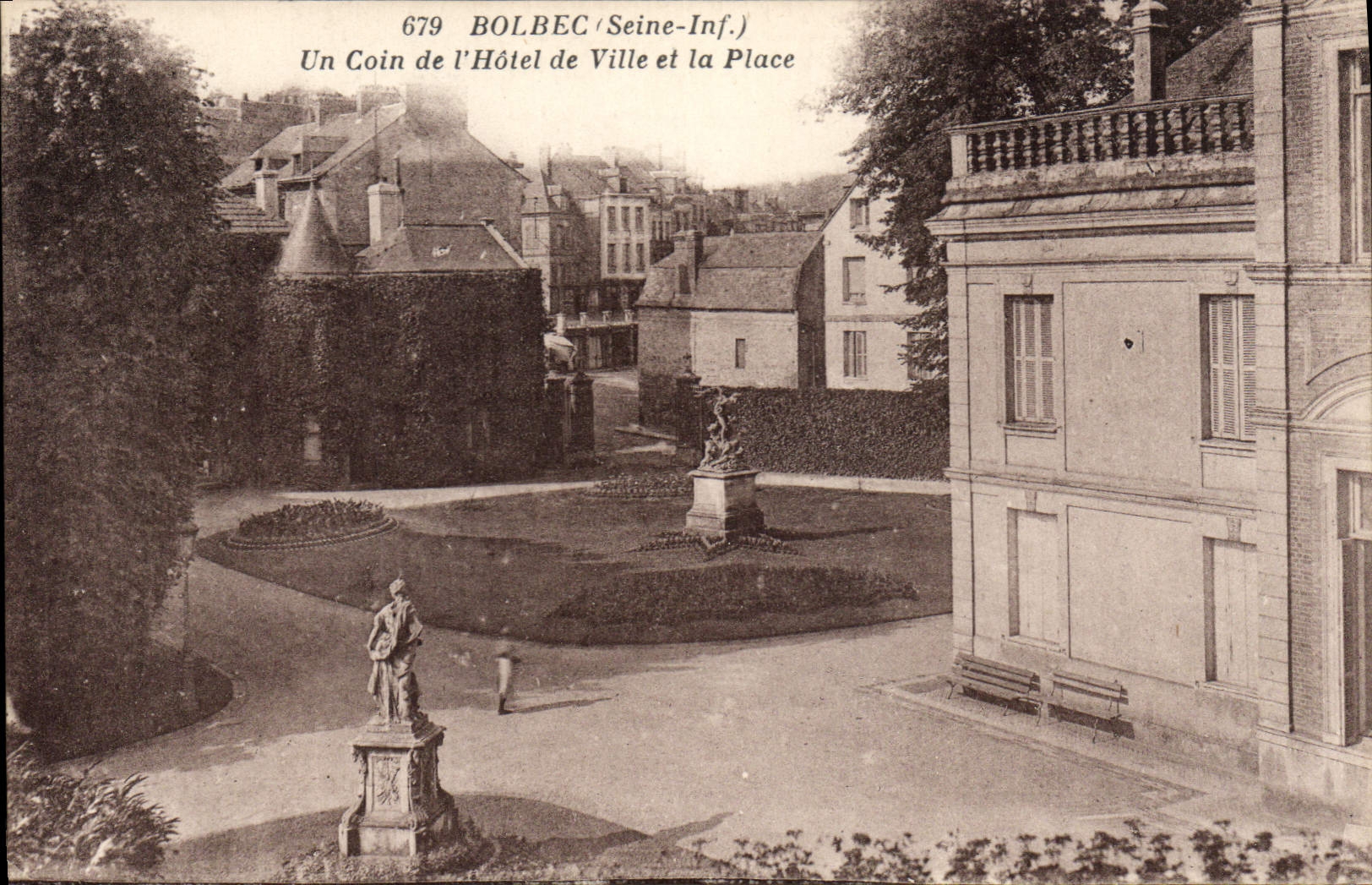 CPA Bolbec Seine Inf Un Coin de l'Hotel de Ville et la Place 