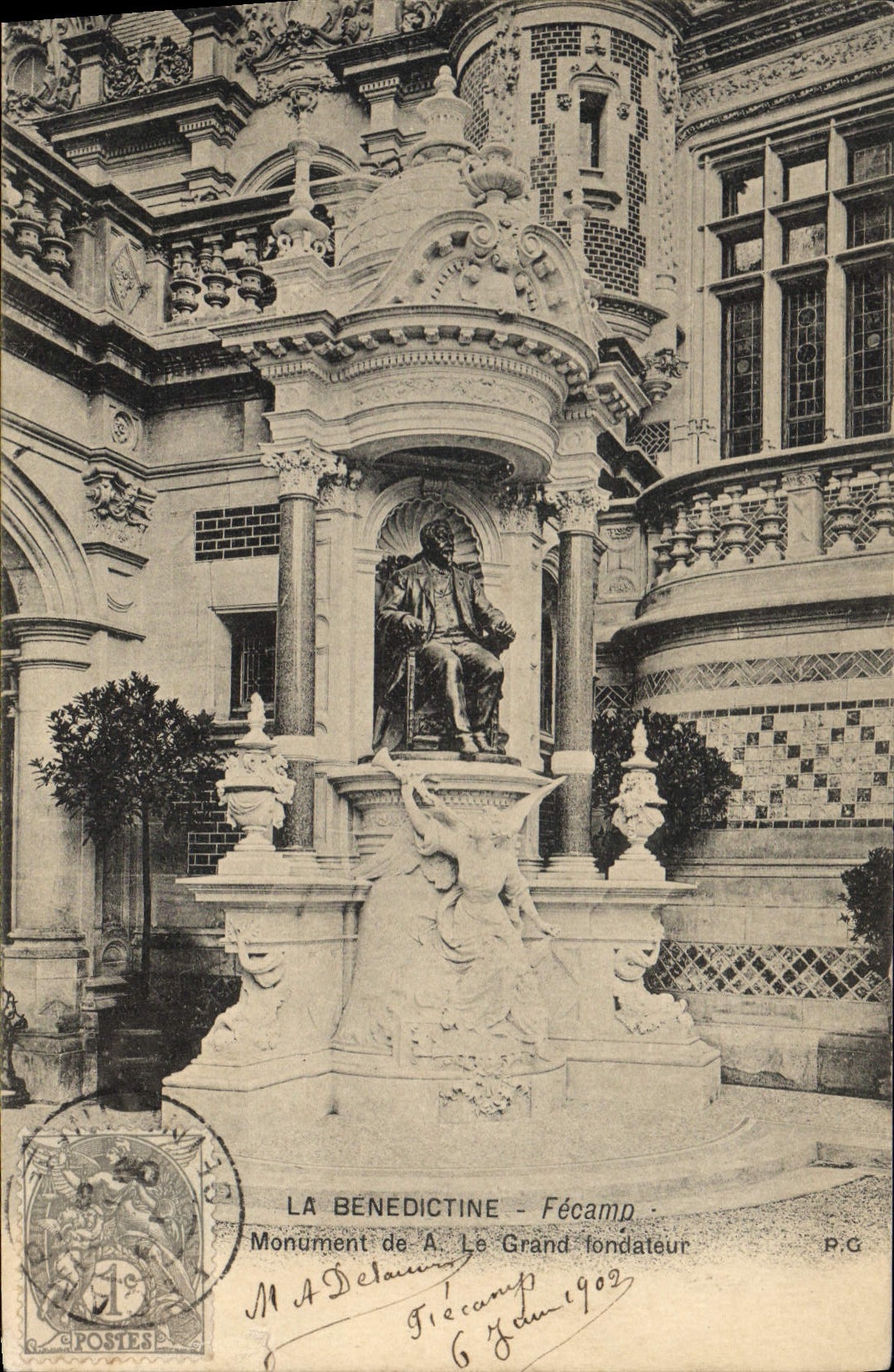 CPA Fecamp La Benedictine Monument de Le Grand fondateur