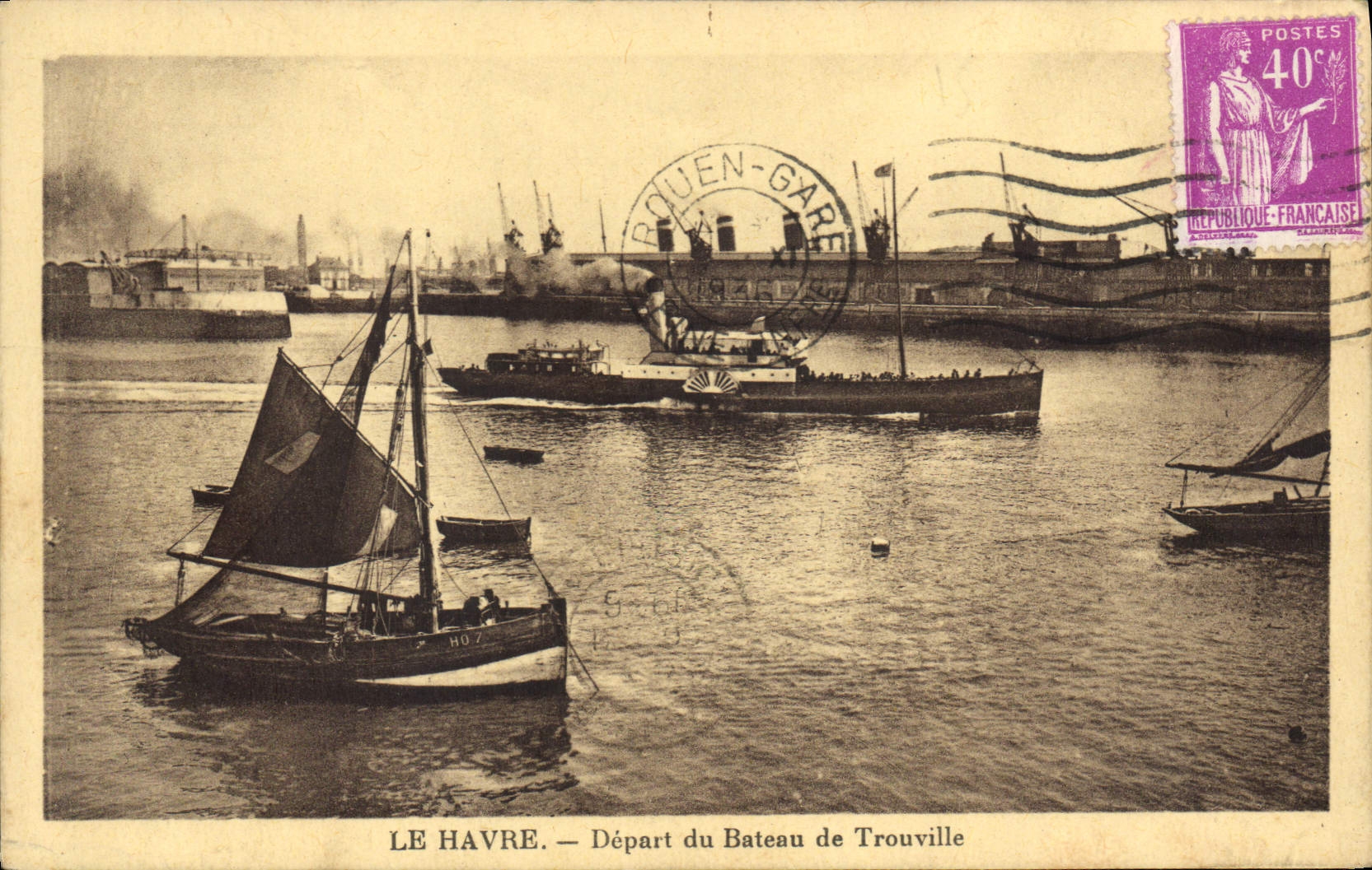 CPA Le Havre Depart du Bateau de Trouville 