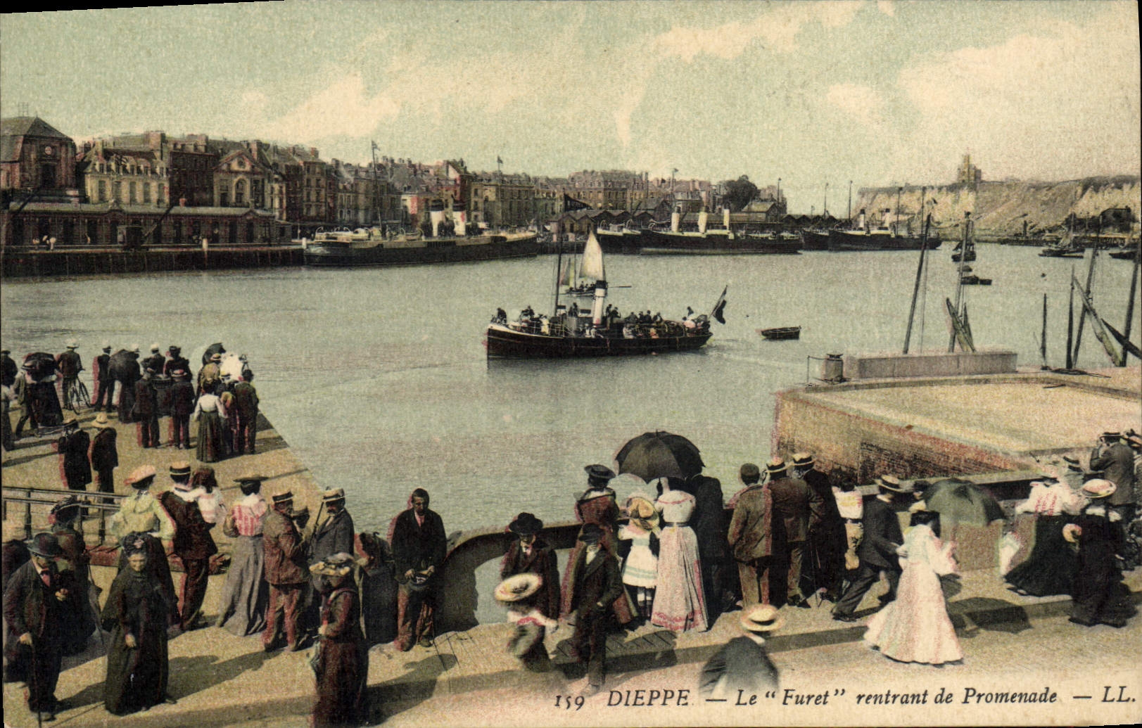 CPA Dieppe Le Furet rentrant de Promenade 