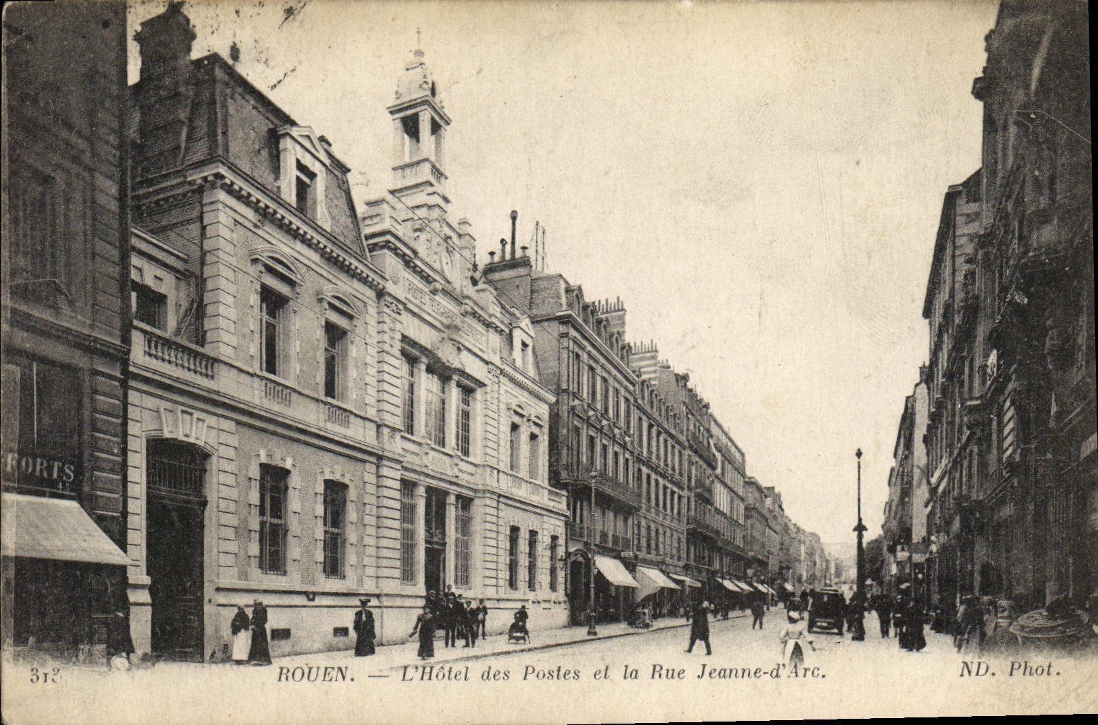 CPA Rouen l'Hotel des Plage et la Rue Jeanne d'Arc