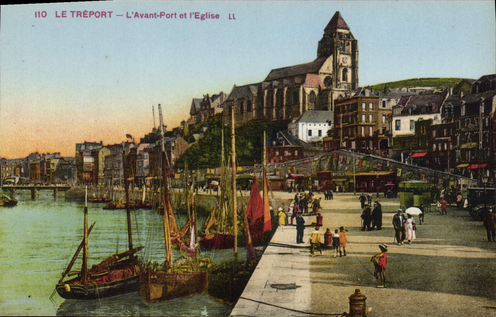 CPA Le Treport l'Avant Port et l'Eglise 