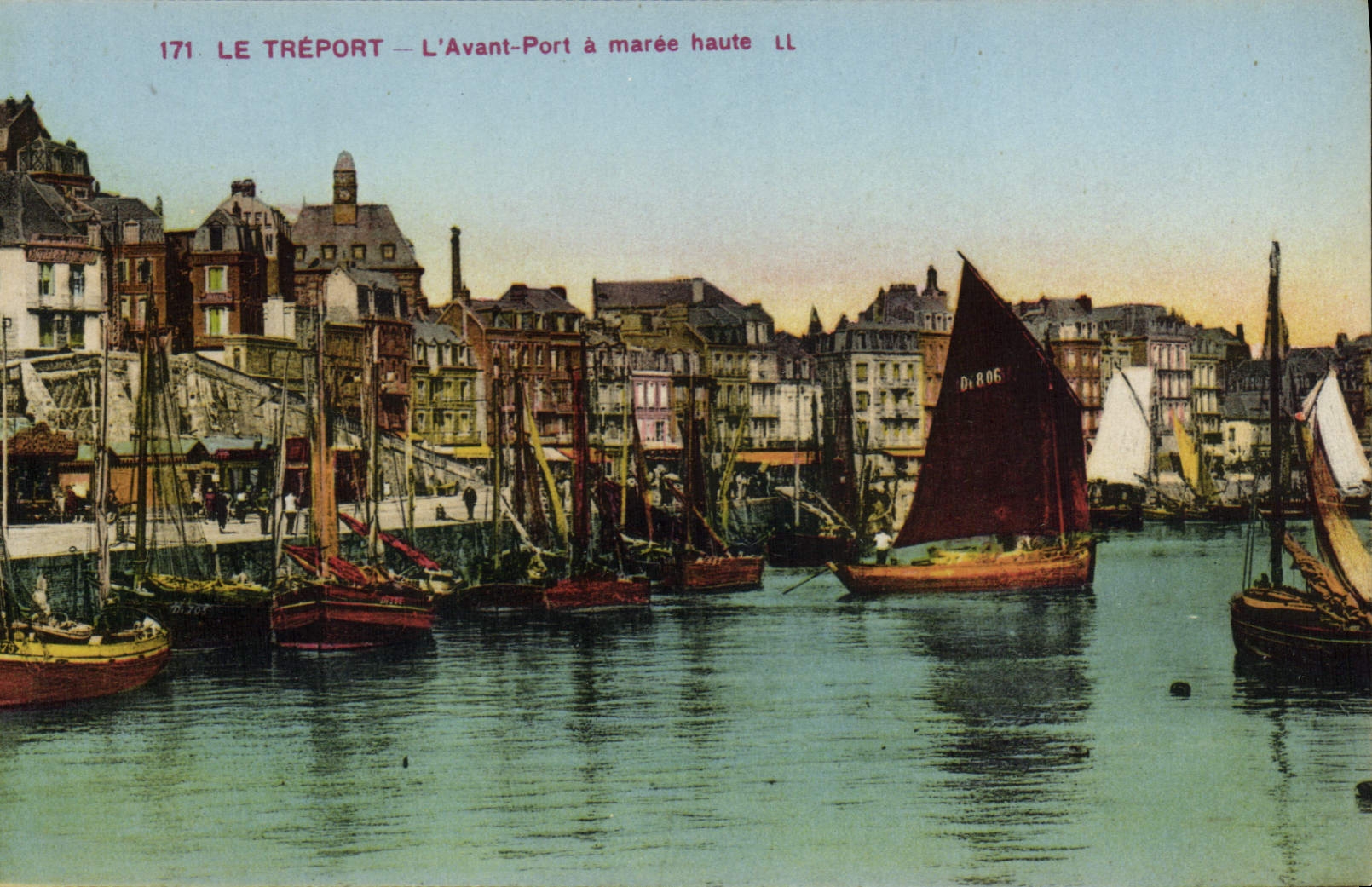 CPA Le Treport l'Avant Port a maree haute 