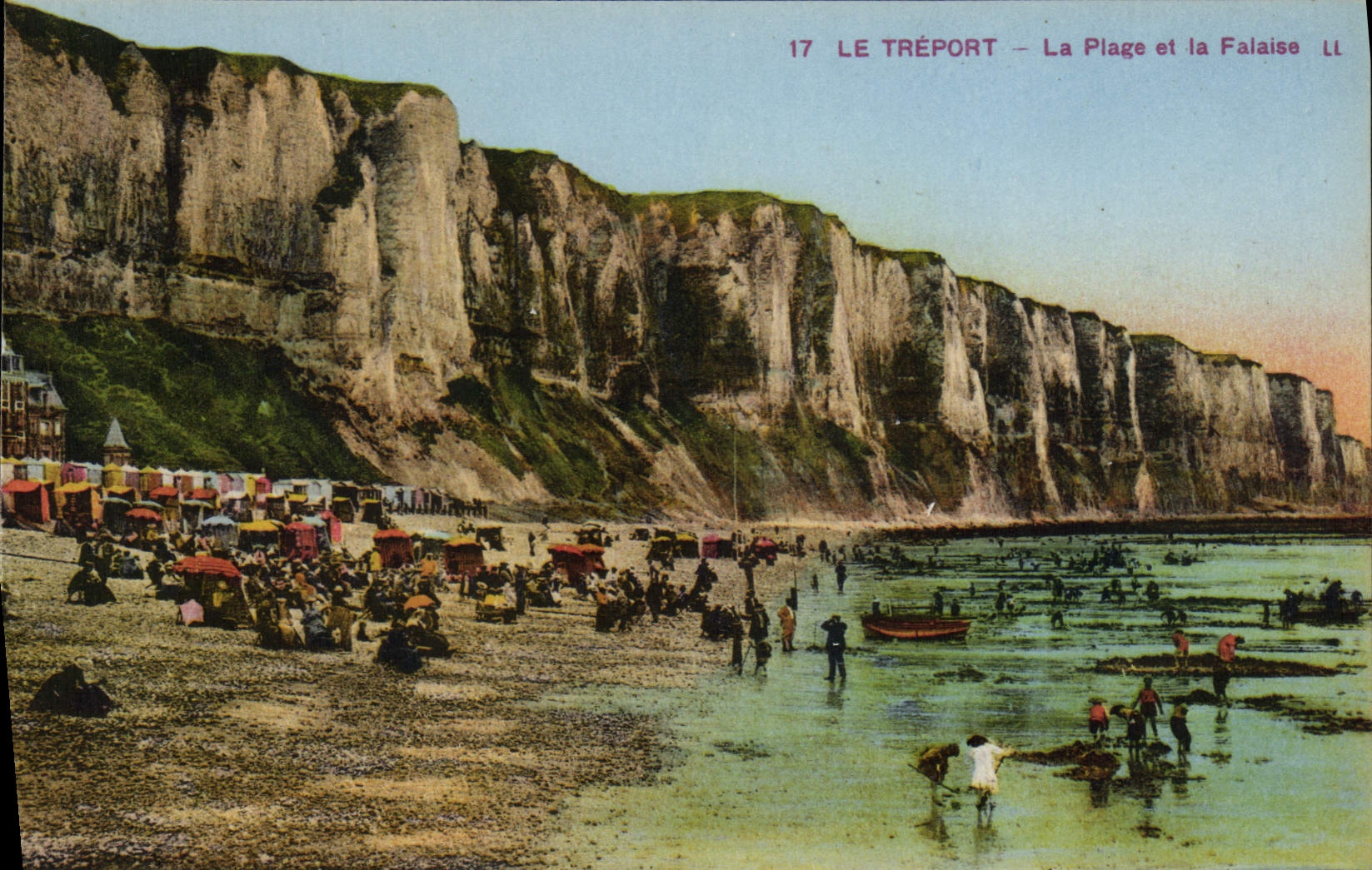 CPA Le Treport La Plage et la Falaise 