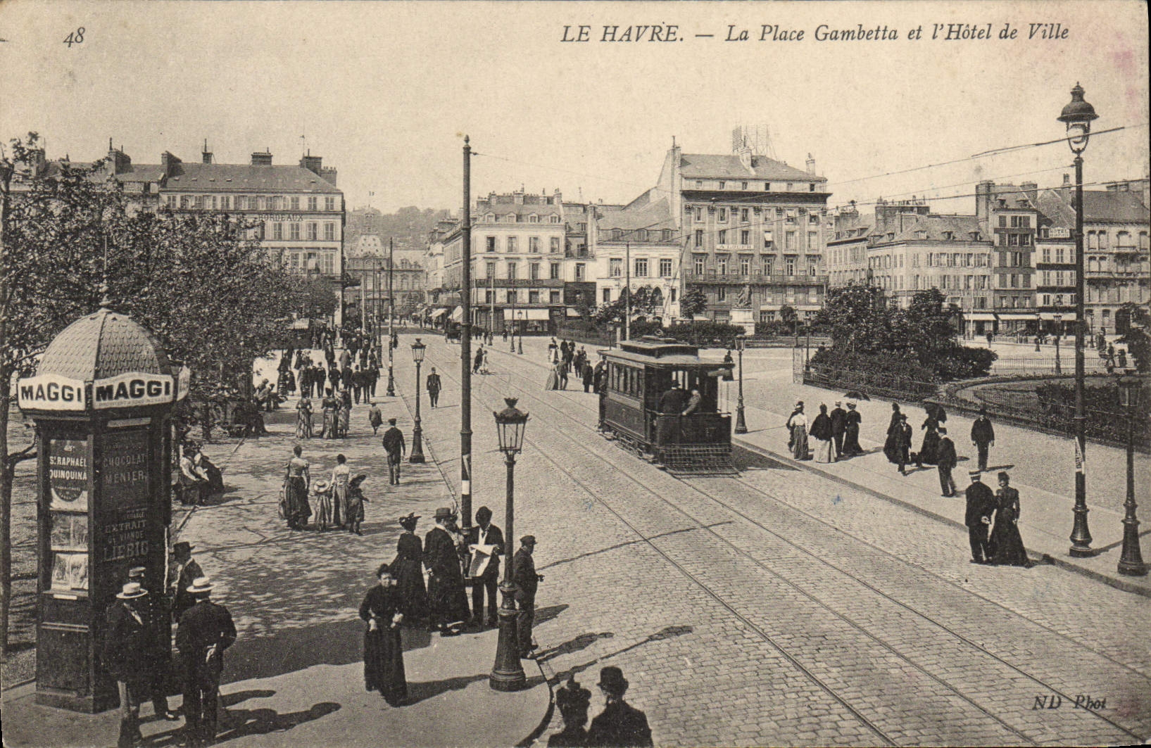 CPA Le Havre La Place Gambetta et l'Hotel de Ville 