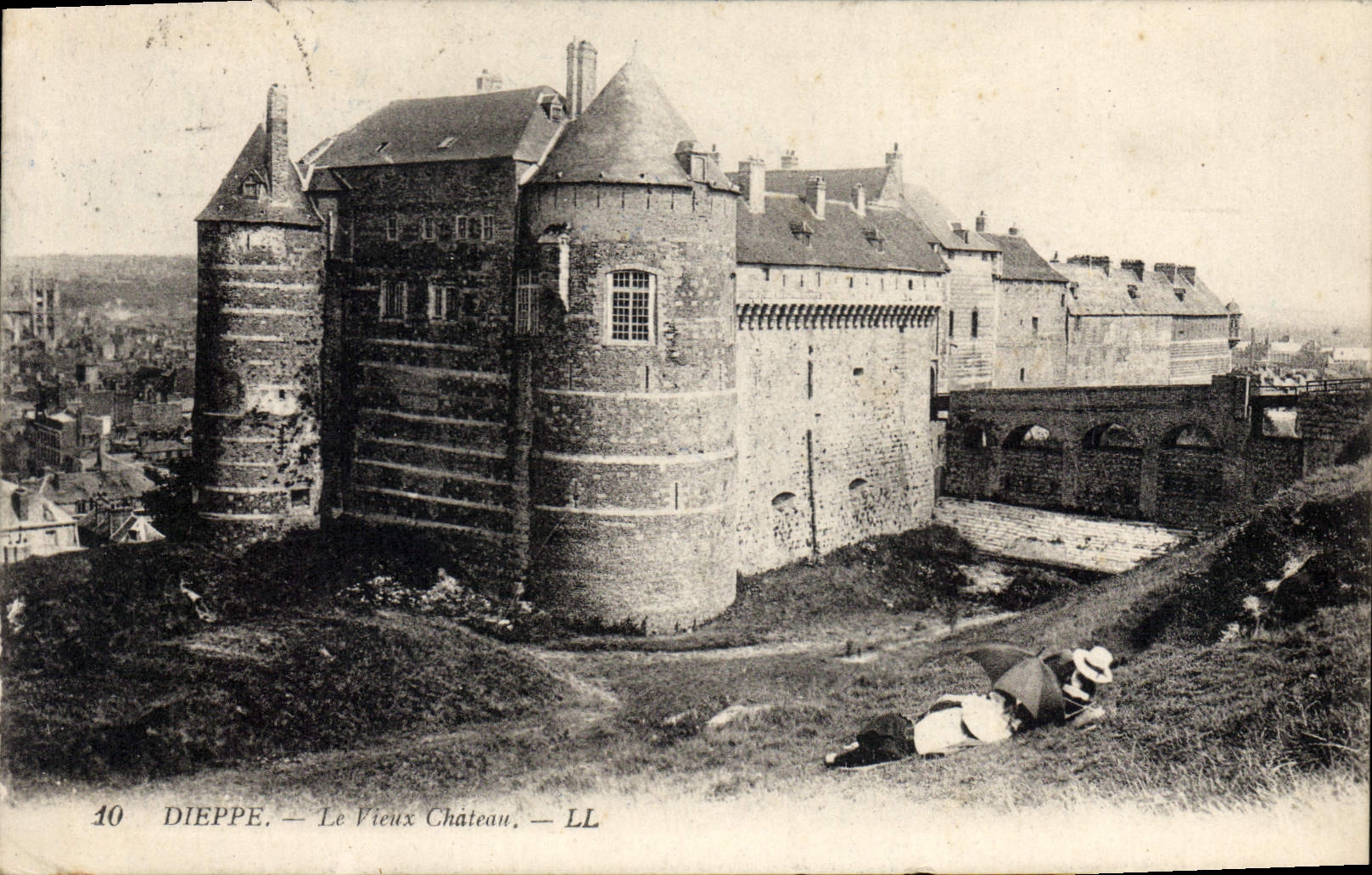CPA Dieppe Le Vieux Chateau 