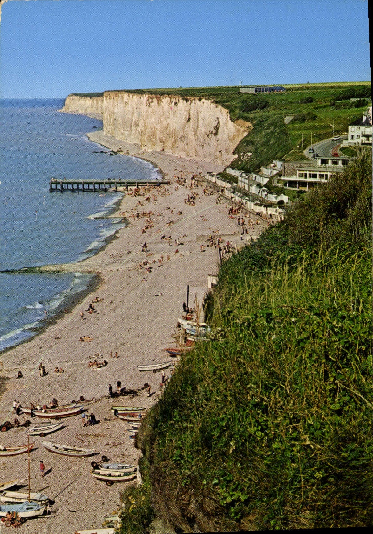 CPSM La Cote Normande Veules les Roses Seine Mme La Plage et les Falaises d'Amont