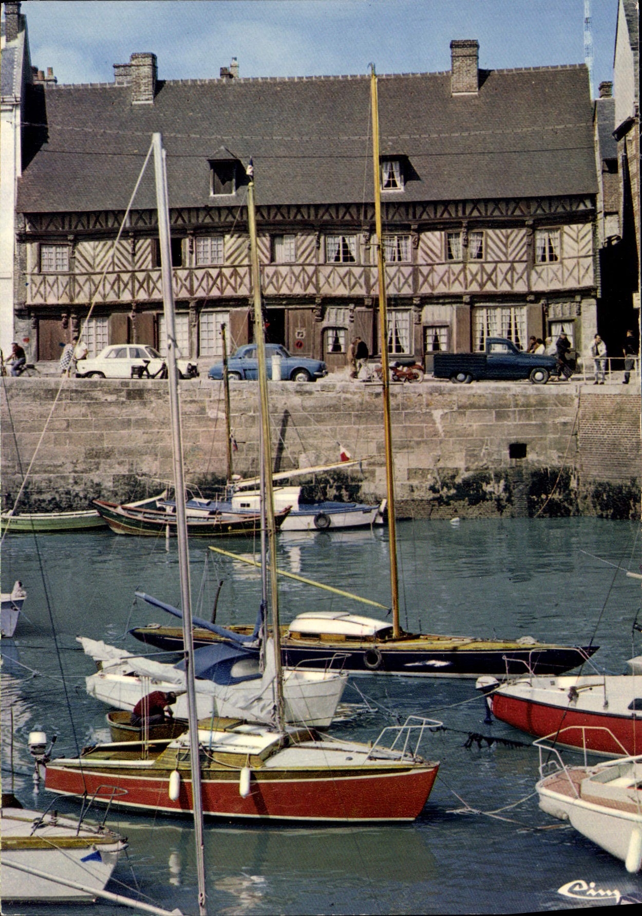 CPSM St Valery en Caux S Mar Le port de Plaisance La maison Henri IV 