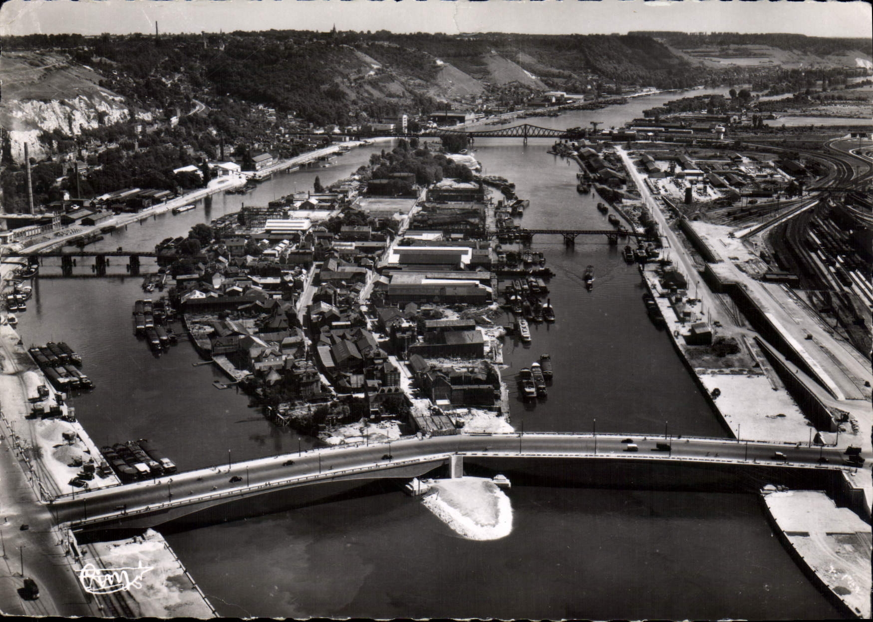 CPSM Rouen S Int Vue aerienne L'Ile Lacroix et le nouveau Pont sur la Seine 