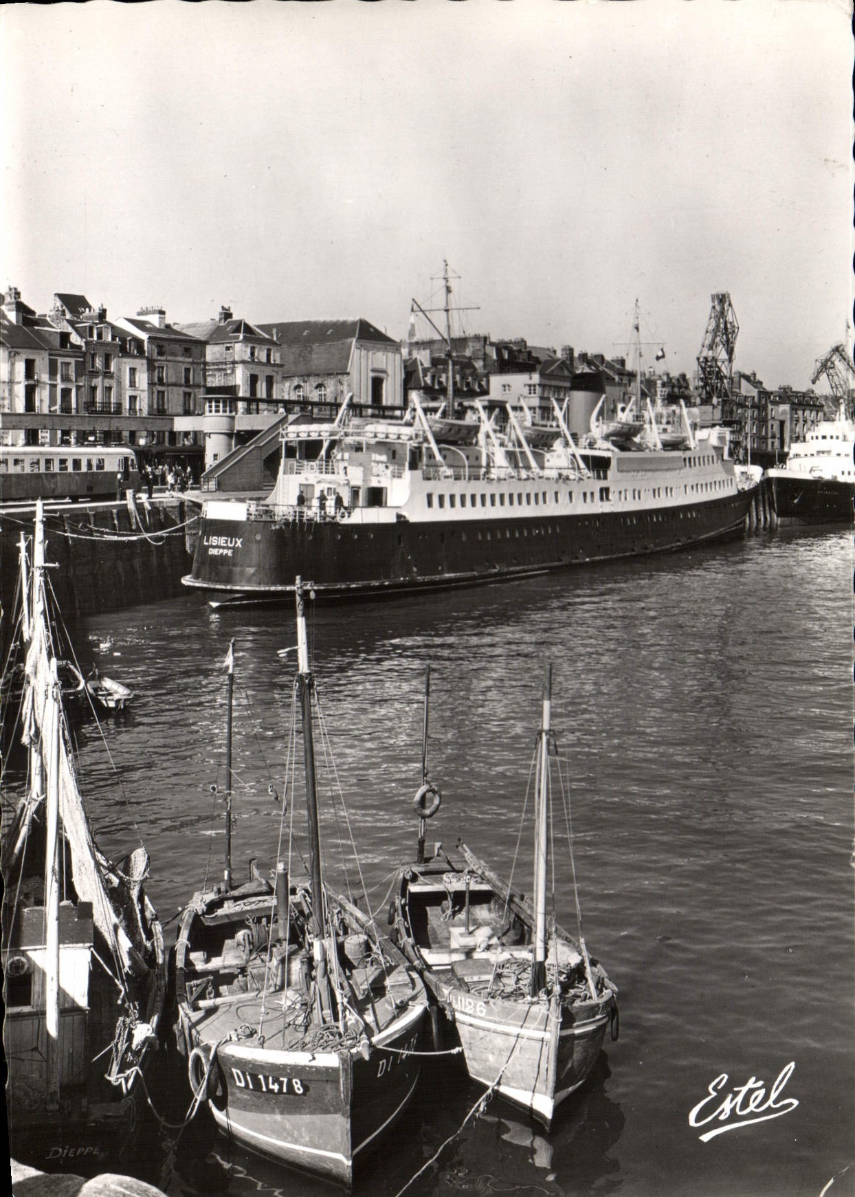 CPSM Dieppe le Lisieux à Quai 