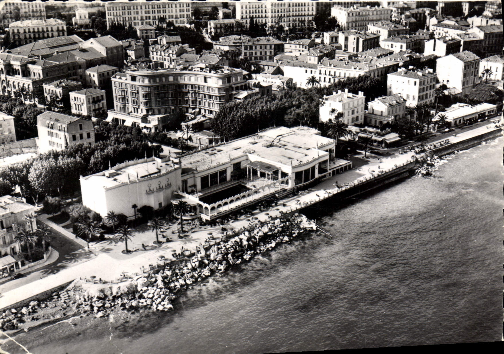CPA Menton A M Le Casino Municipal et sa Piscine