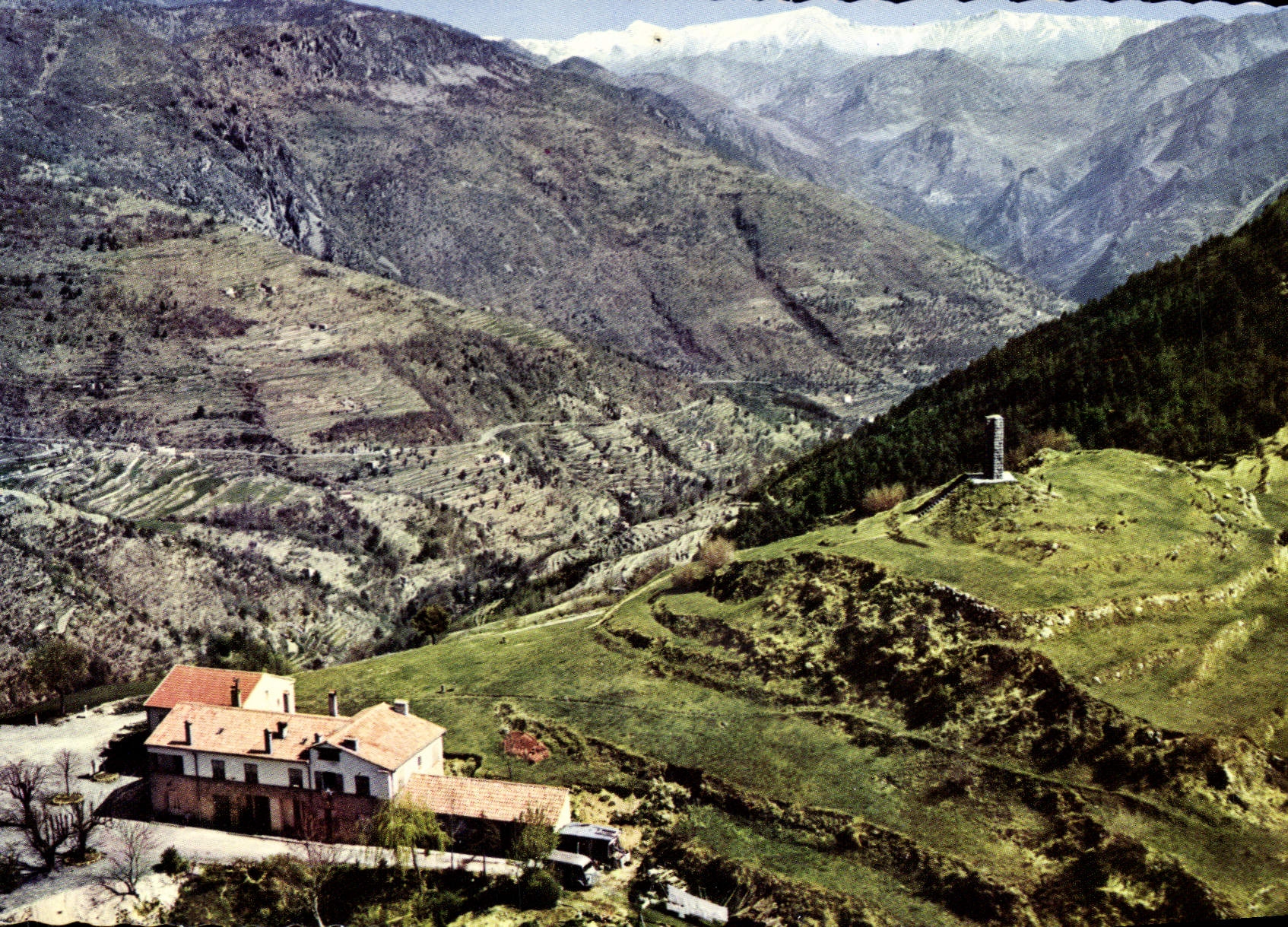 CPA Col de Brouis A Mar Vue aerienne sur les chaines italiennes Breil sur Roya l'Auberge du Col de B