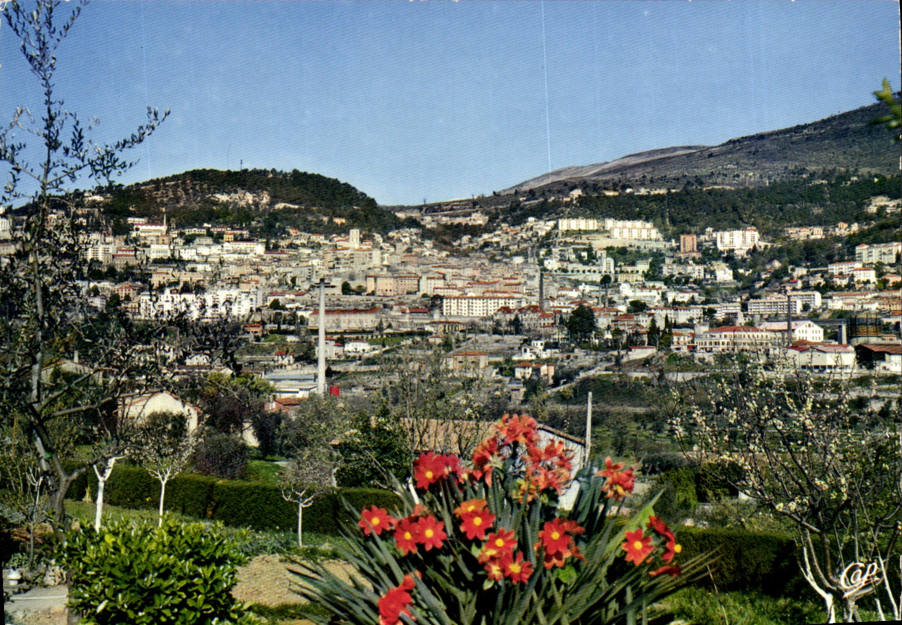 CPA Cote d'Azur Carrefour Mondial du Tourisme Grasse Vue sur la Ville au printemps