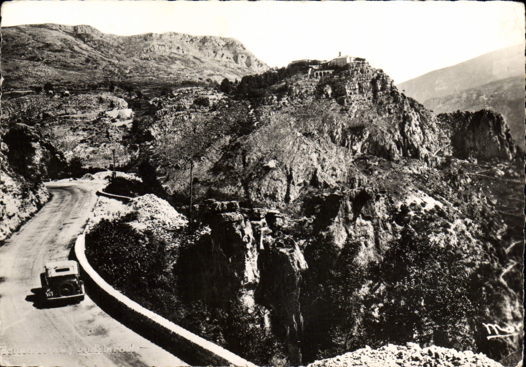 CPA La Cote d'Azur Gourdon A M La route de Grasse