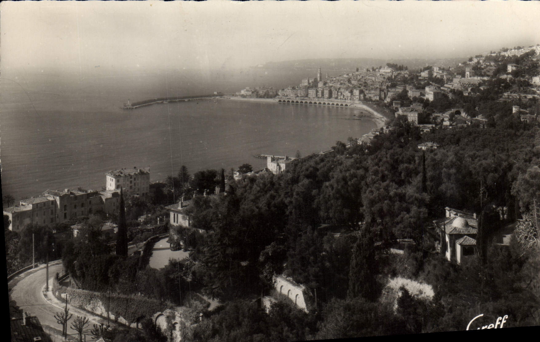 CPSM La Cote D'Azur Menton A M Boulevard Garavan et vue d'ensemble de la Ville
