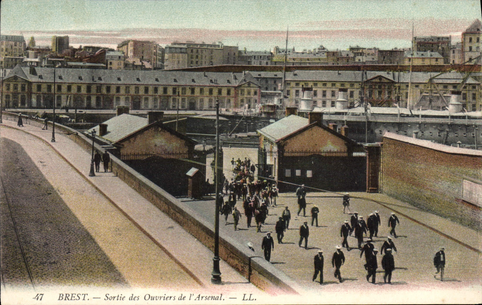 CPA Brest Sortie des Ouvriers de l'Arsenal