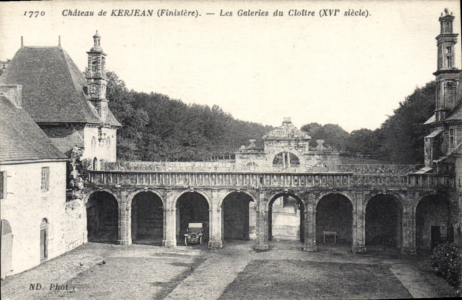 CPA Chateau de Kerjean Finistere Les Galeries du Cloitre 
