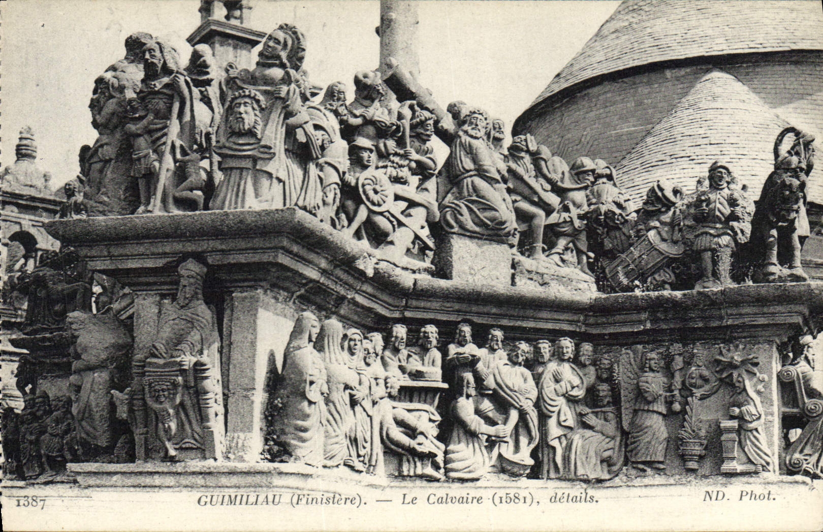 CPA Guimiliau Finistere Le Calvaire détails