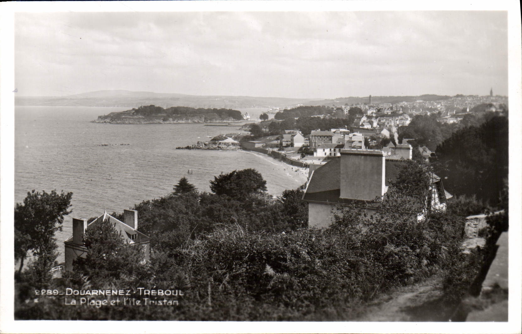 CPA Douarnenez Treboul La Plage et l'Ile Tristan