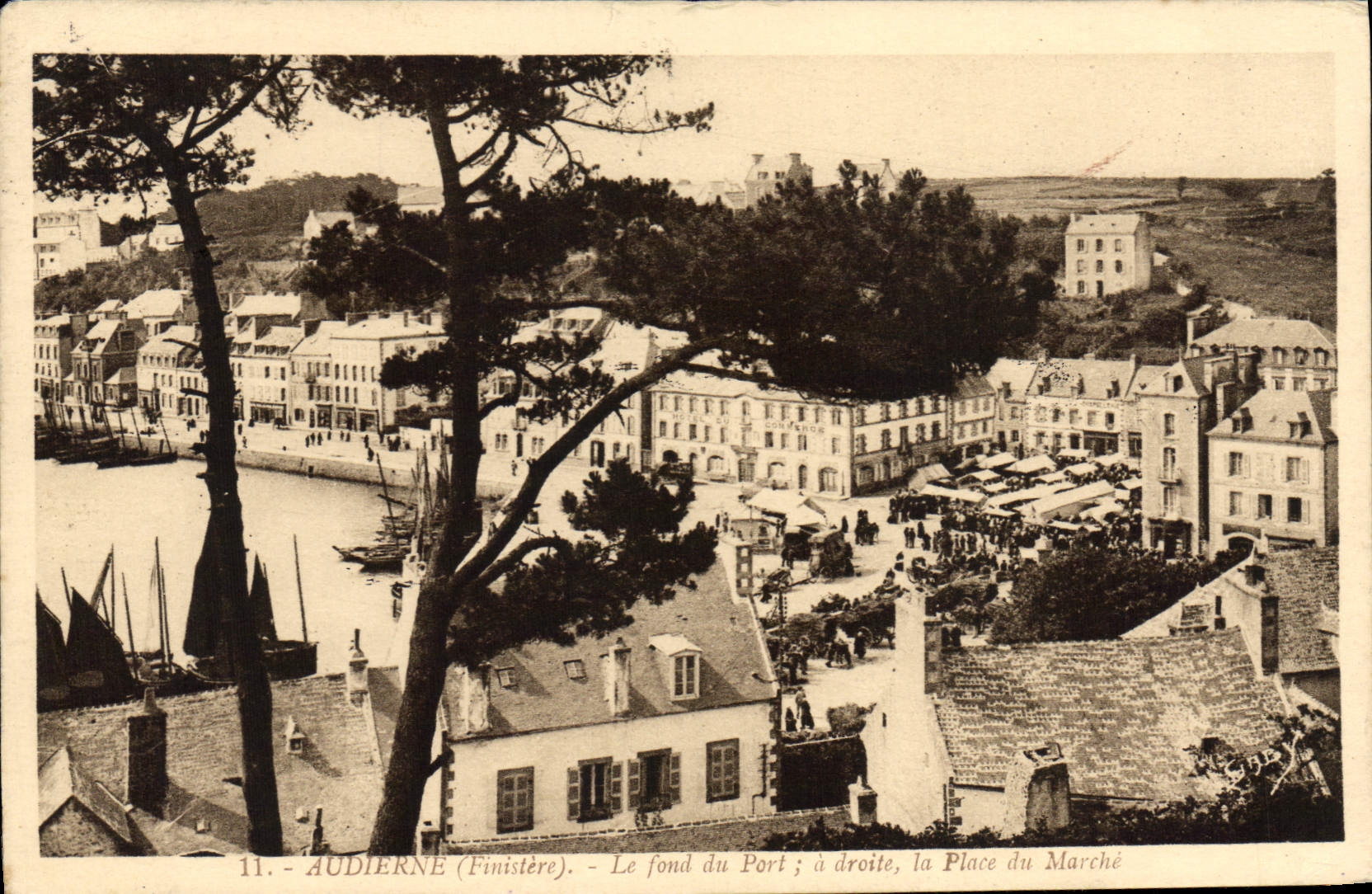 CPA Audierne Finistere Le fond du Port la place du marché