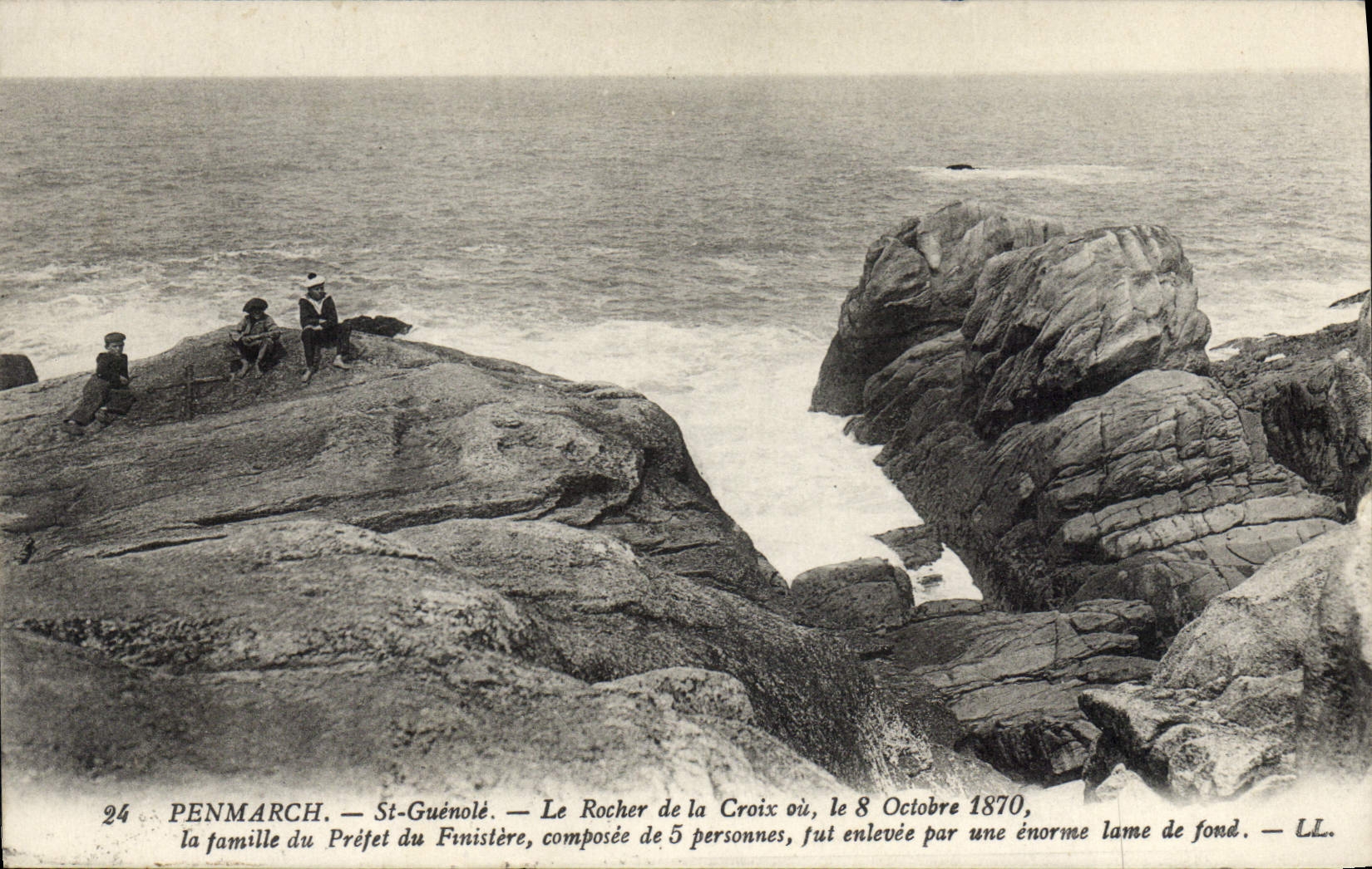 CPA Penmarch St Guenole le Rocher de la Coix où le 8 Octobre 1870 la famille du Prefet du Finistere