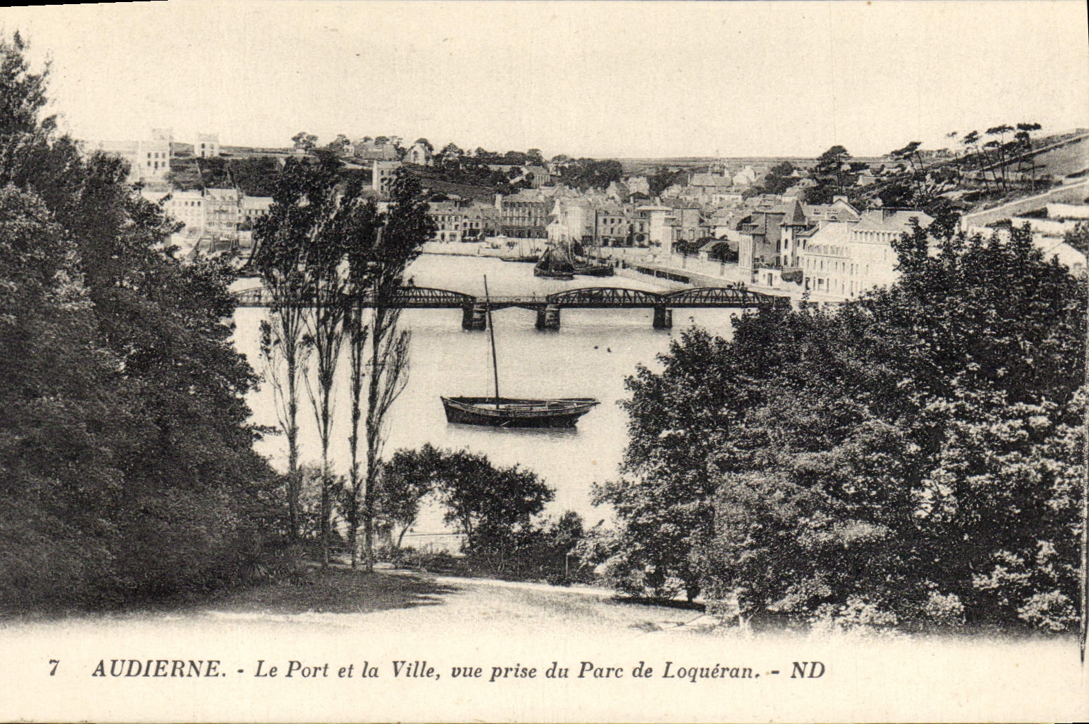CPA Audierne le port et la ville vue prise du parc de Loqueran