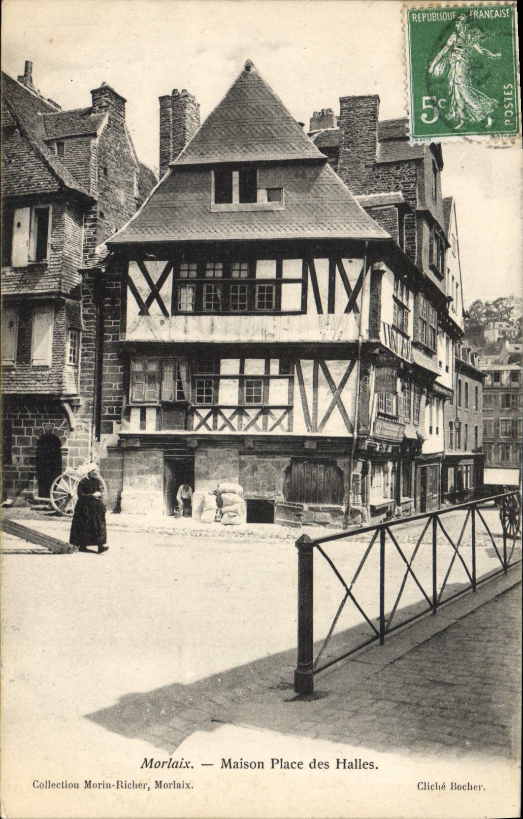 CPA Morlaix maison place des Halles 