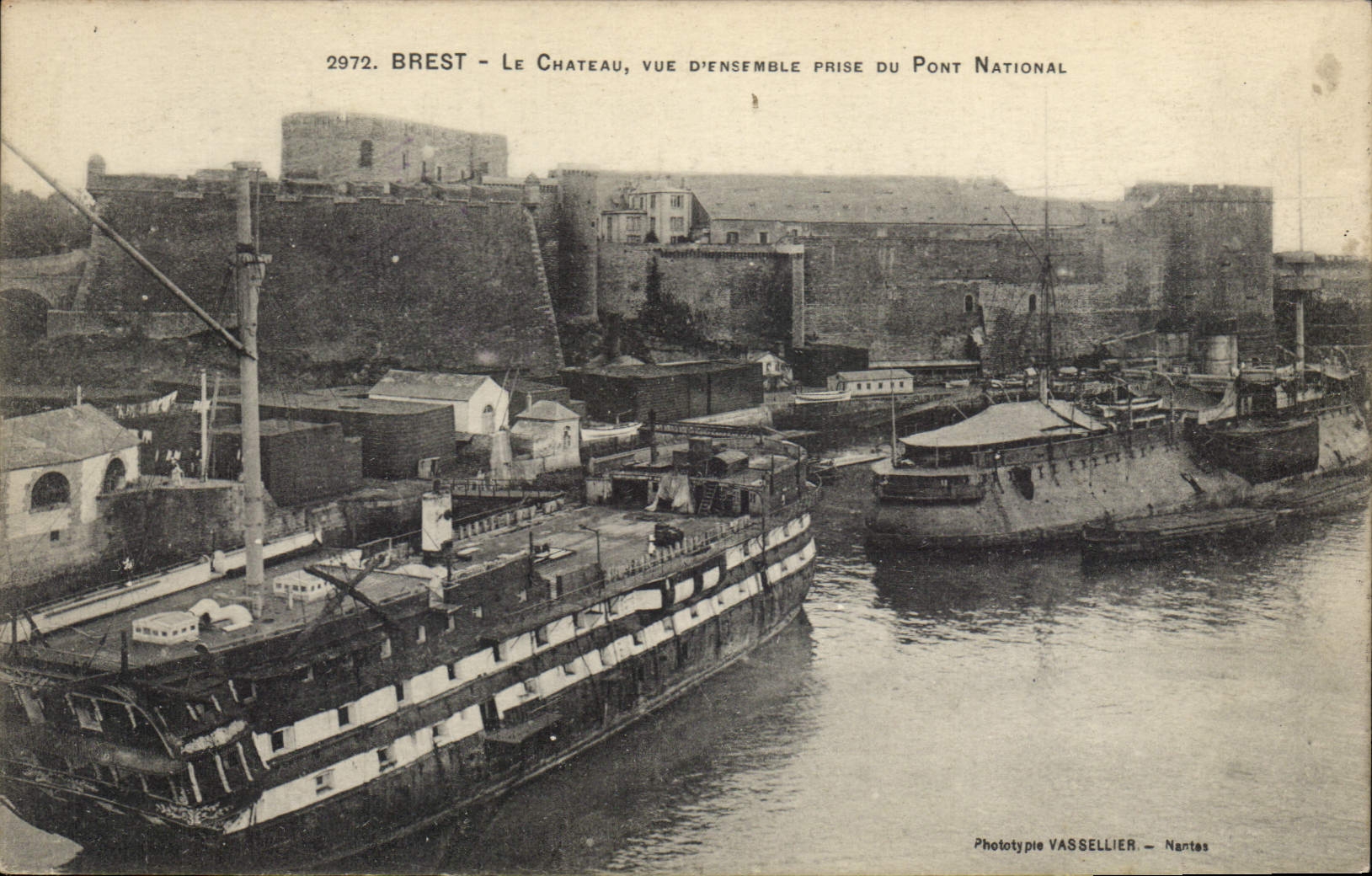 CPA Brest le chateau vue d'ensemble prise du pont National