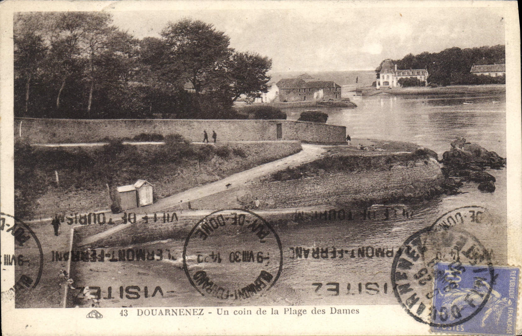 CPA Douarnenez un coin de la plage des Dames