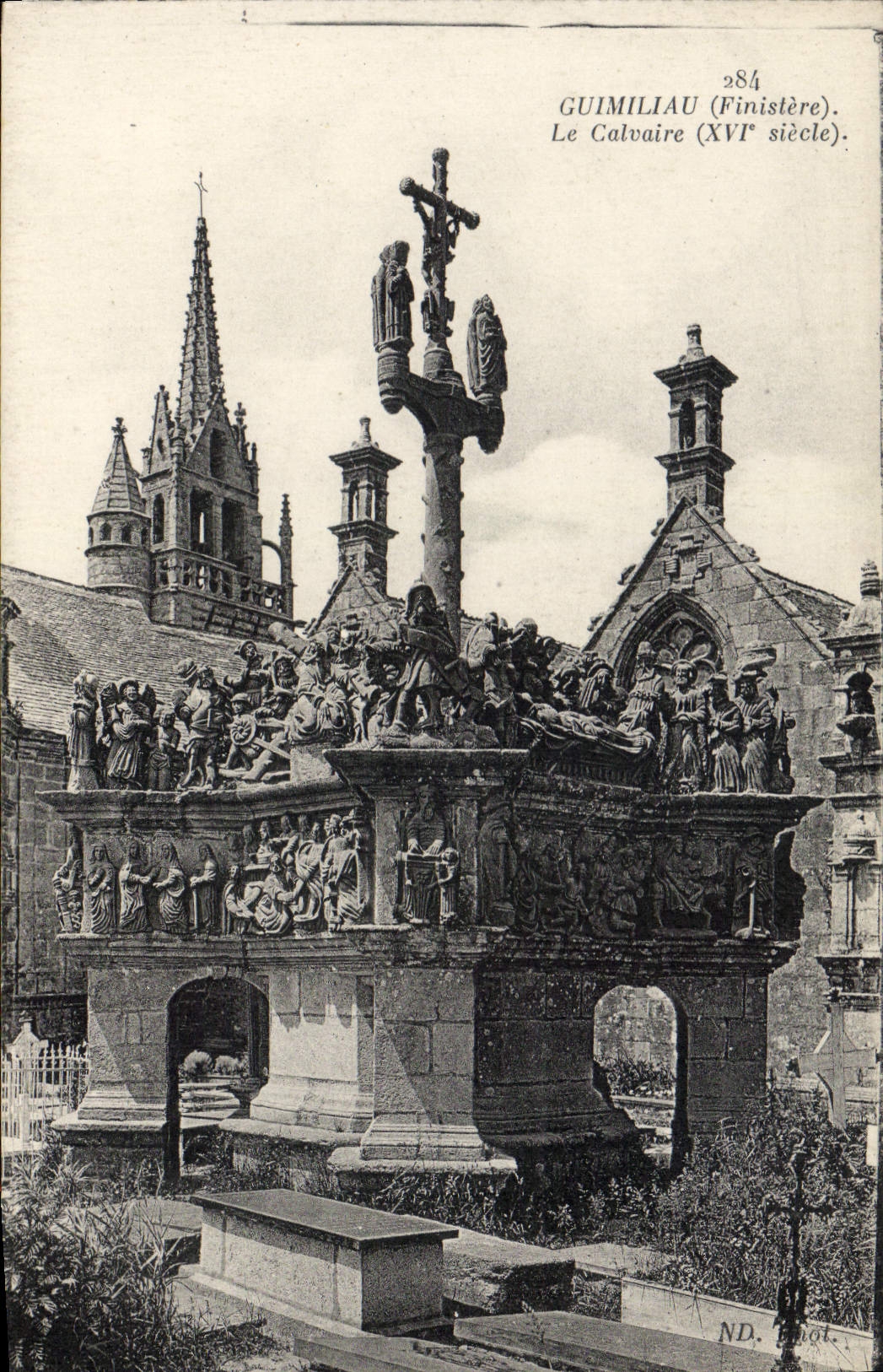 CPA Guimiliau Finistere le Calvaire XVI siecle