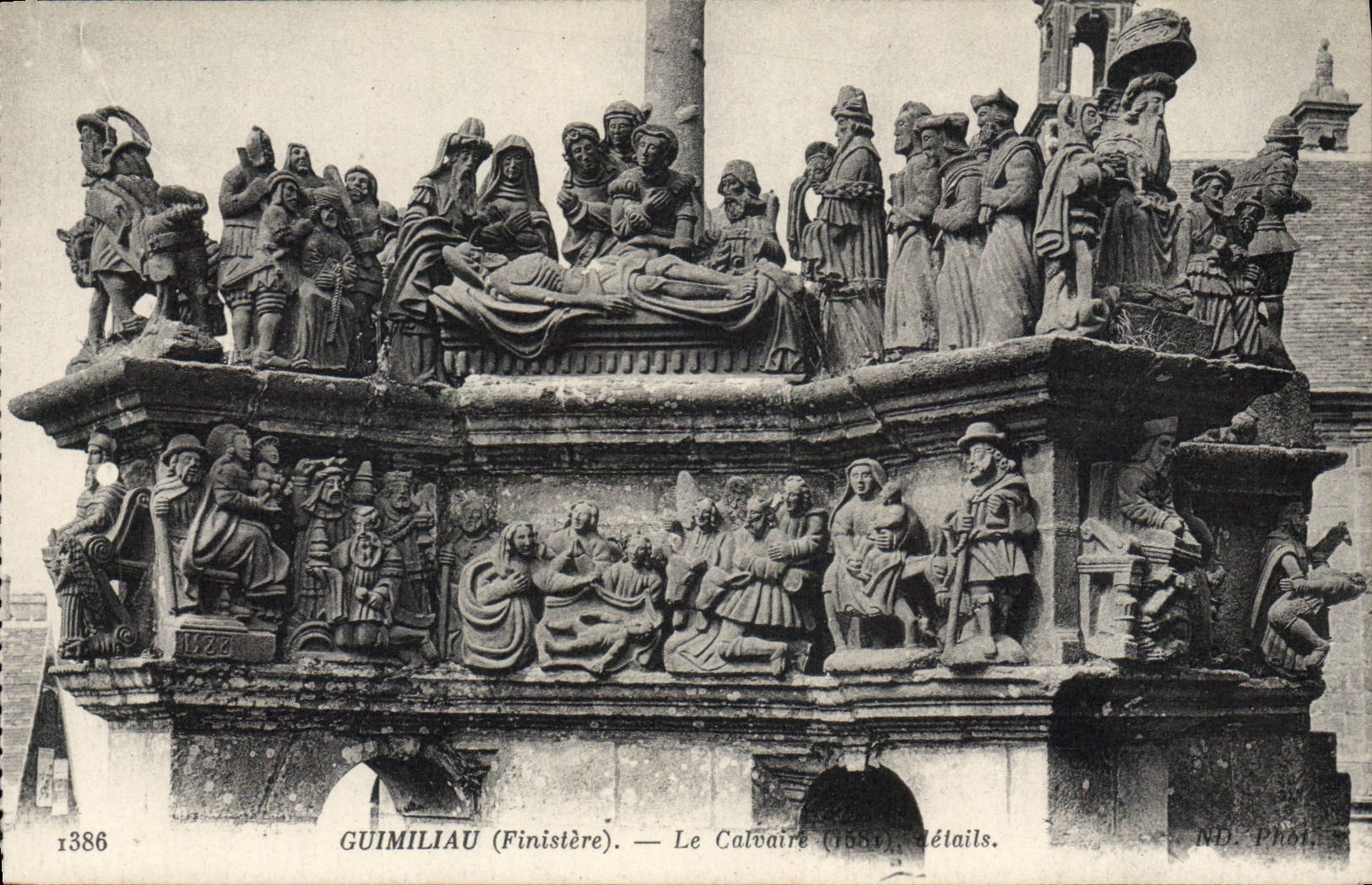 CPA Guimiliau Finistere le Calvaire details