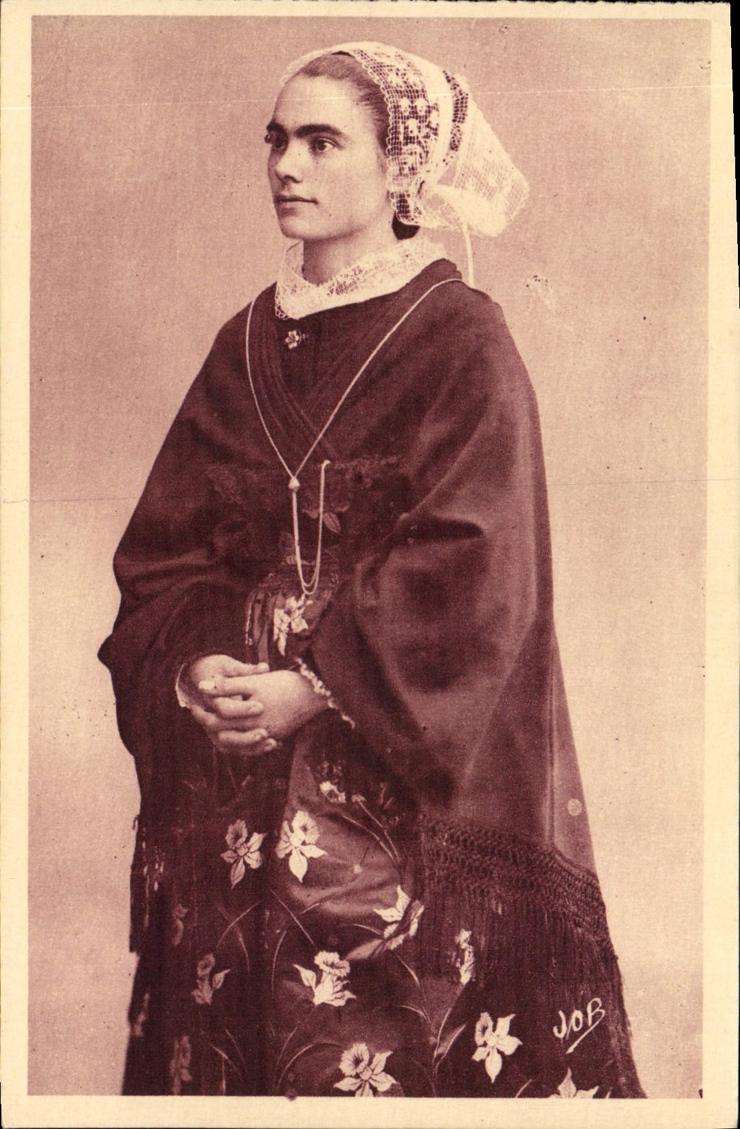 CPA Une Jeune Fille du Cap region d'Audierne et de la Pointe du Cap