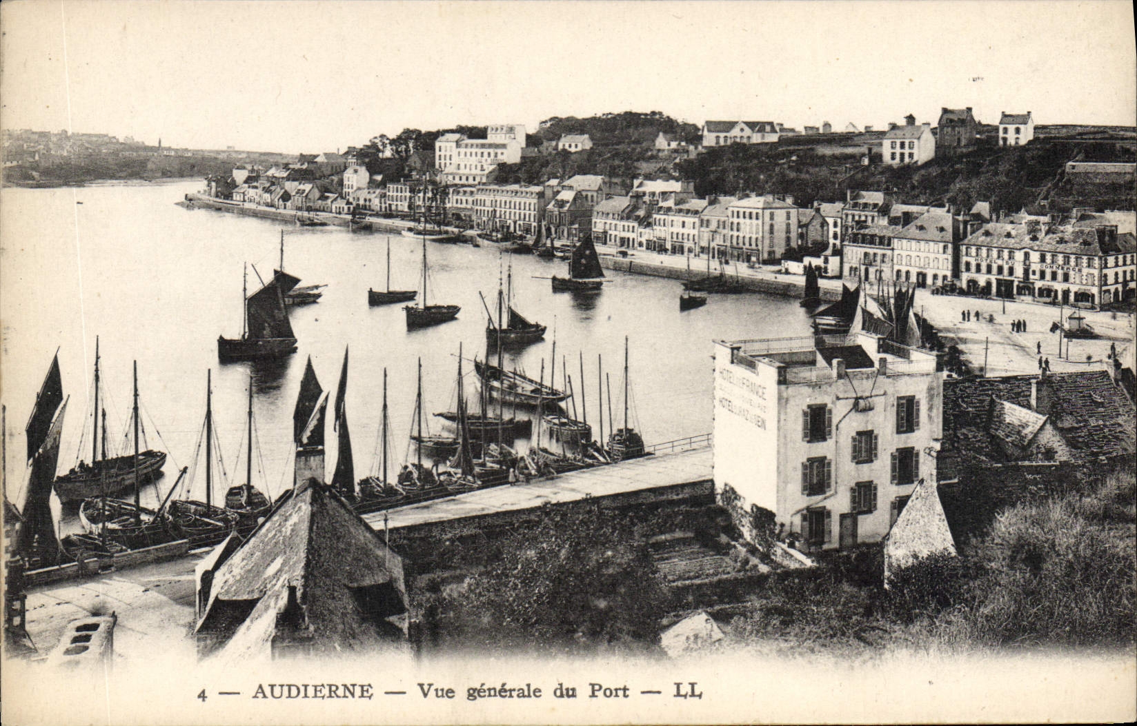 CPA Audierne vue generale du port 