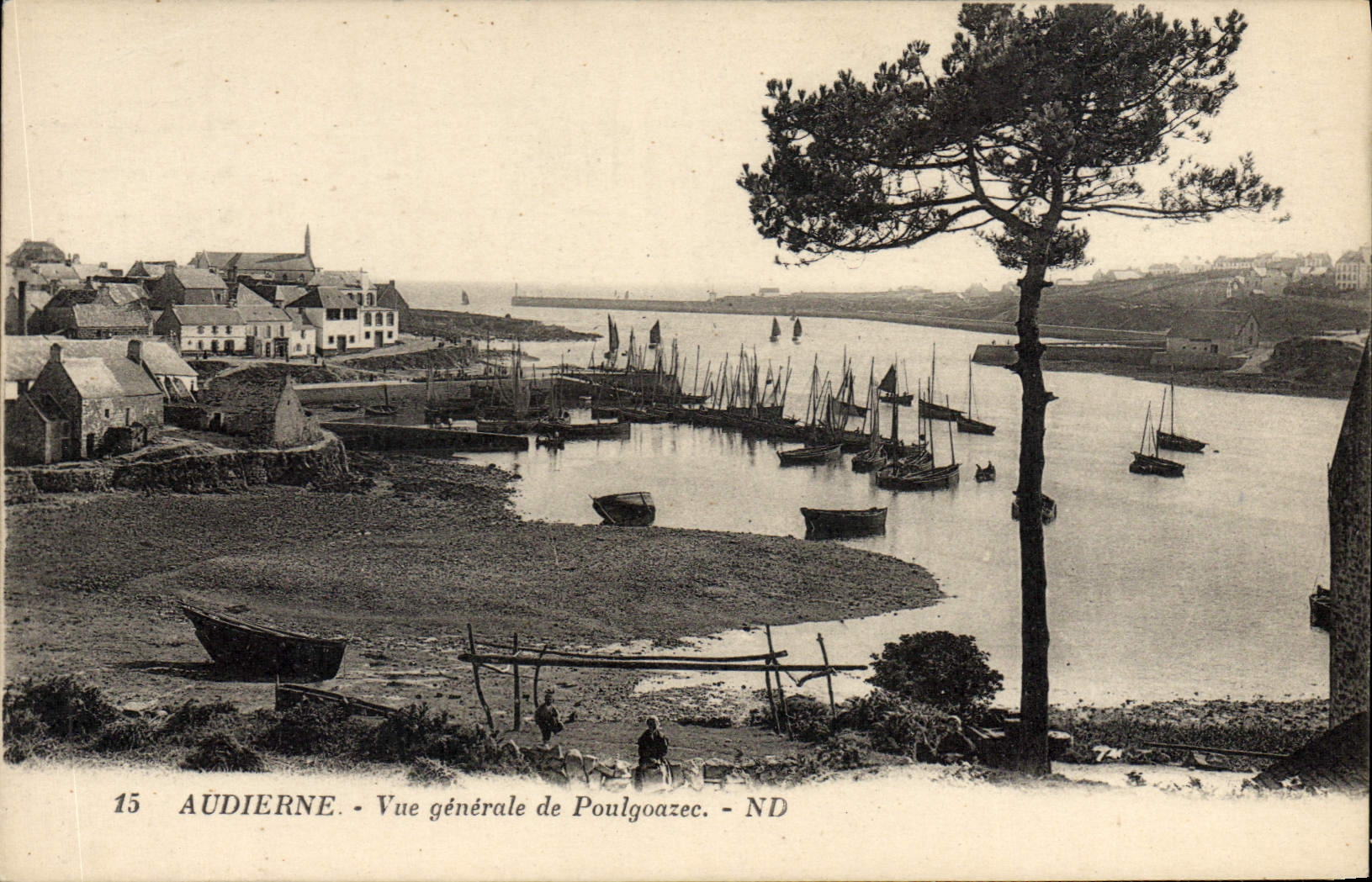 CPA Audierne vue generale de Poulgoazec 