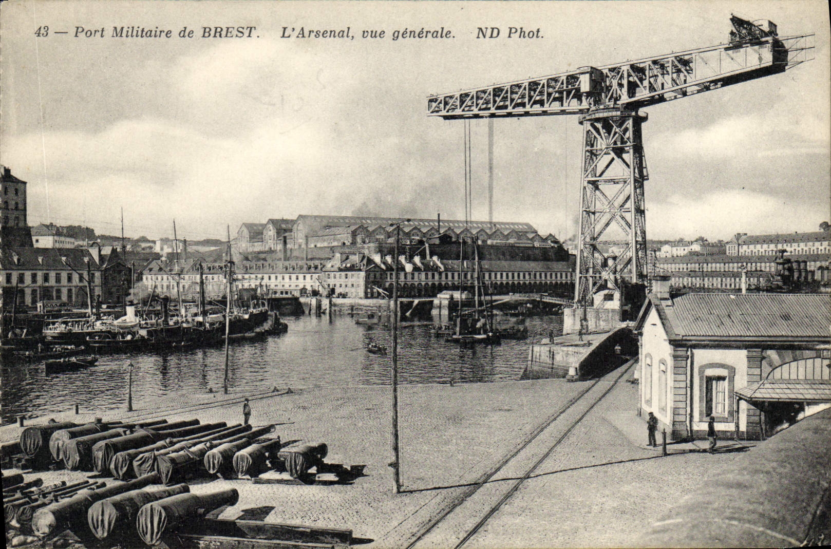 CPA Port Militaire de Brest l'Arsenal vue generale 