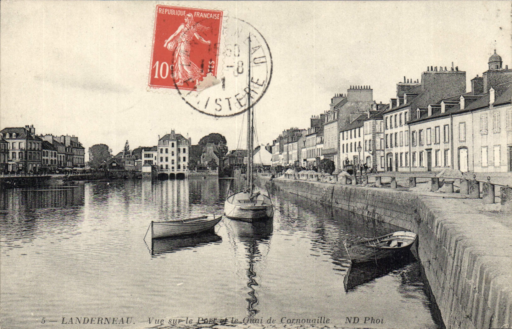 CPA Landerneau vue sur le port et le Quai de Cornouaille 