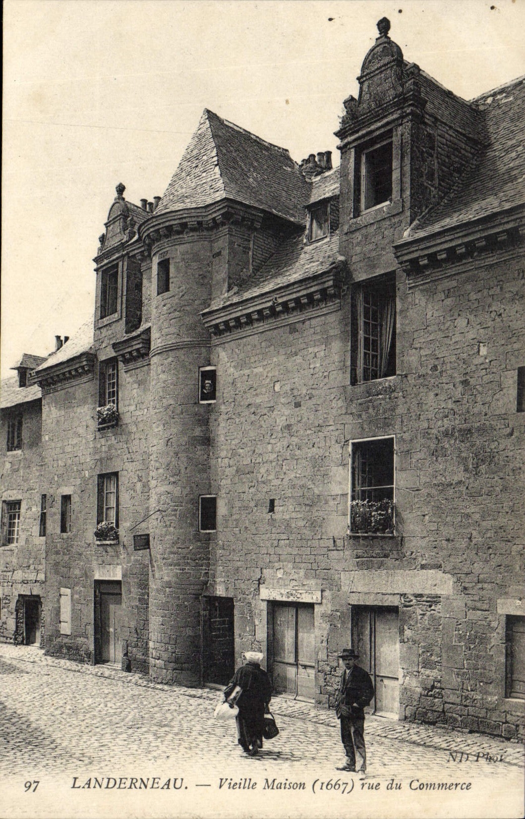 CPA Landerneau Vieille maison 1667 rue du commerce