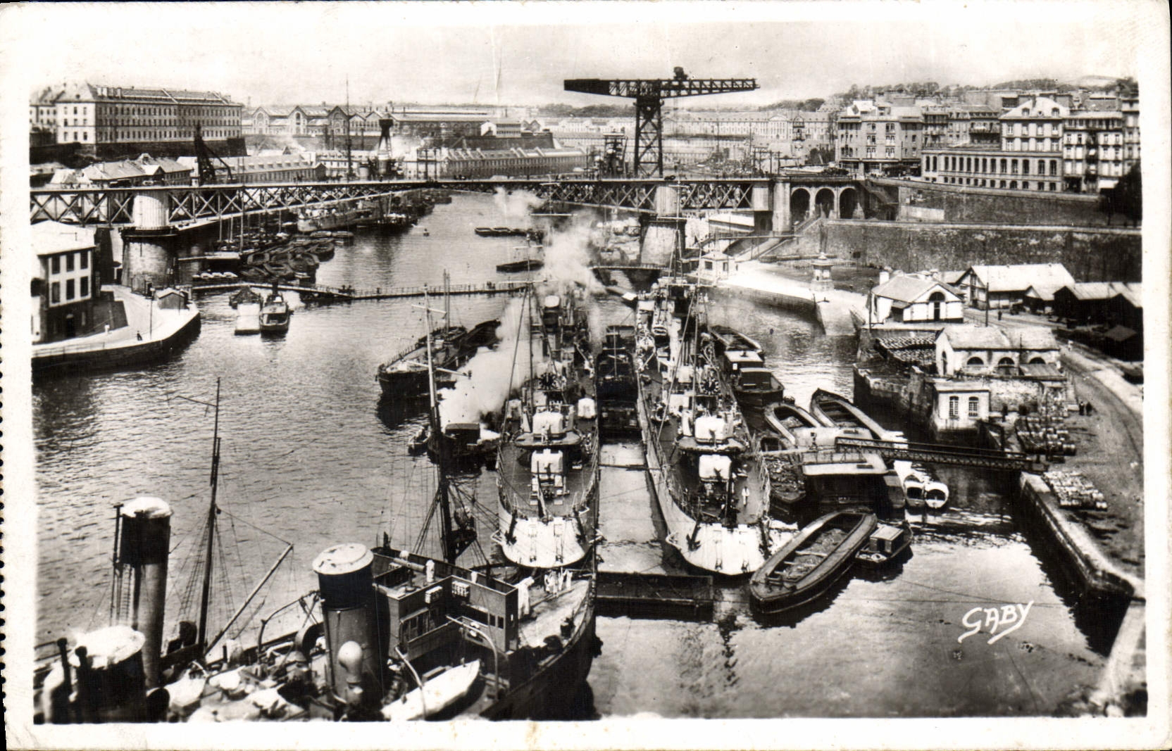 CPA Brest le port de Guerre et le pont National 